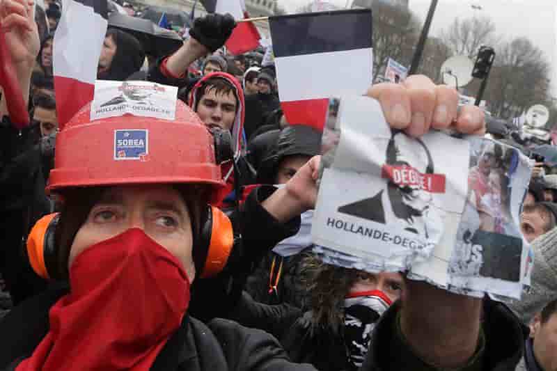17.000 personnes défilent contre la politique de Hollande