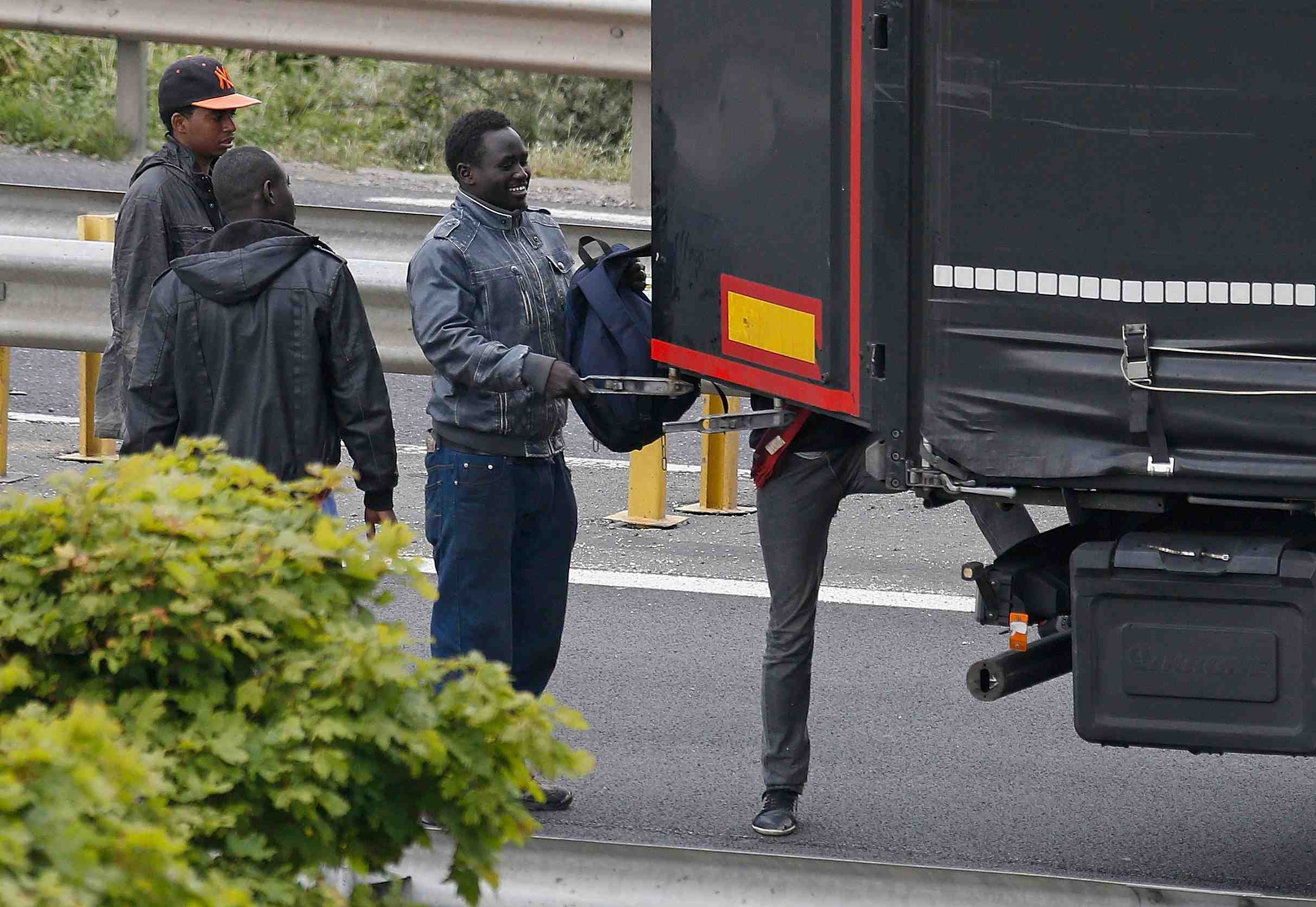 Cooperation renforcee entre londres et paris pour dissuader les migrants a calais