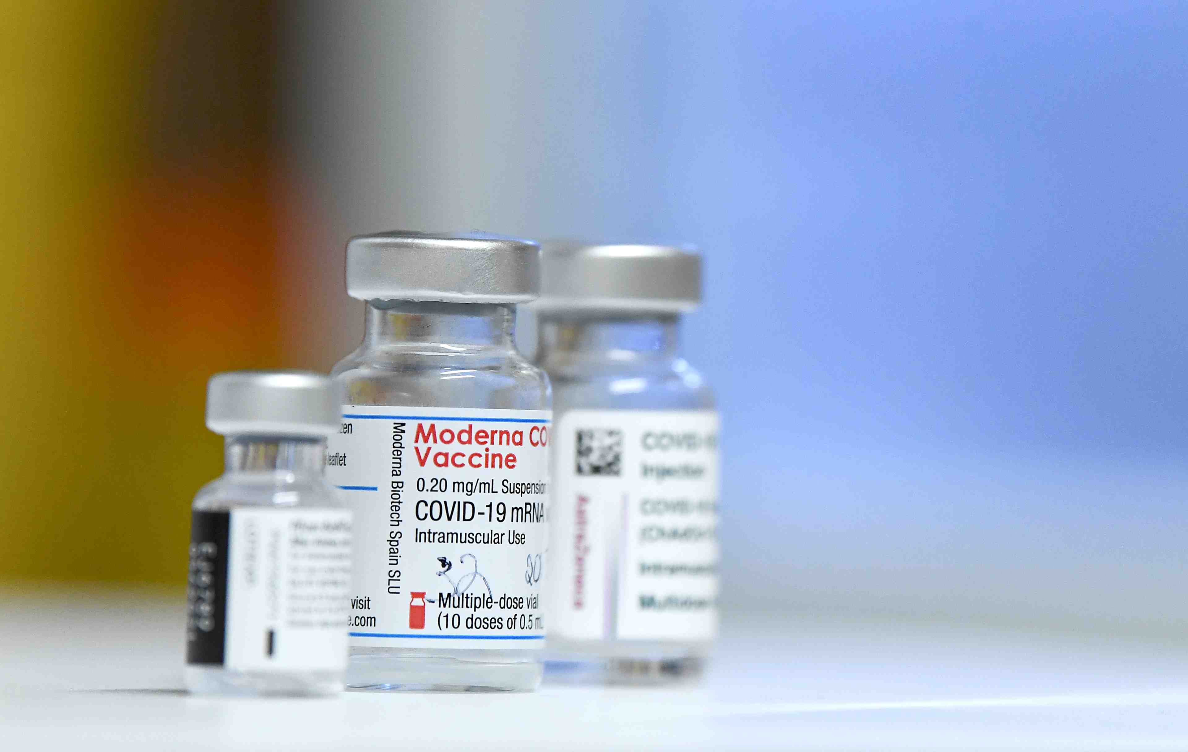 Coronavirus: l'ue discute d'un nouveau contrat de vaccins avec moderna, selon des sources