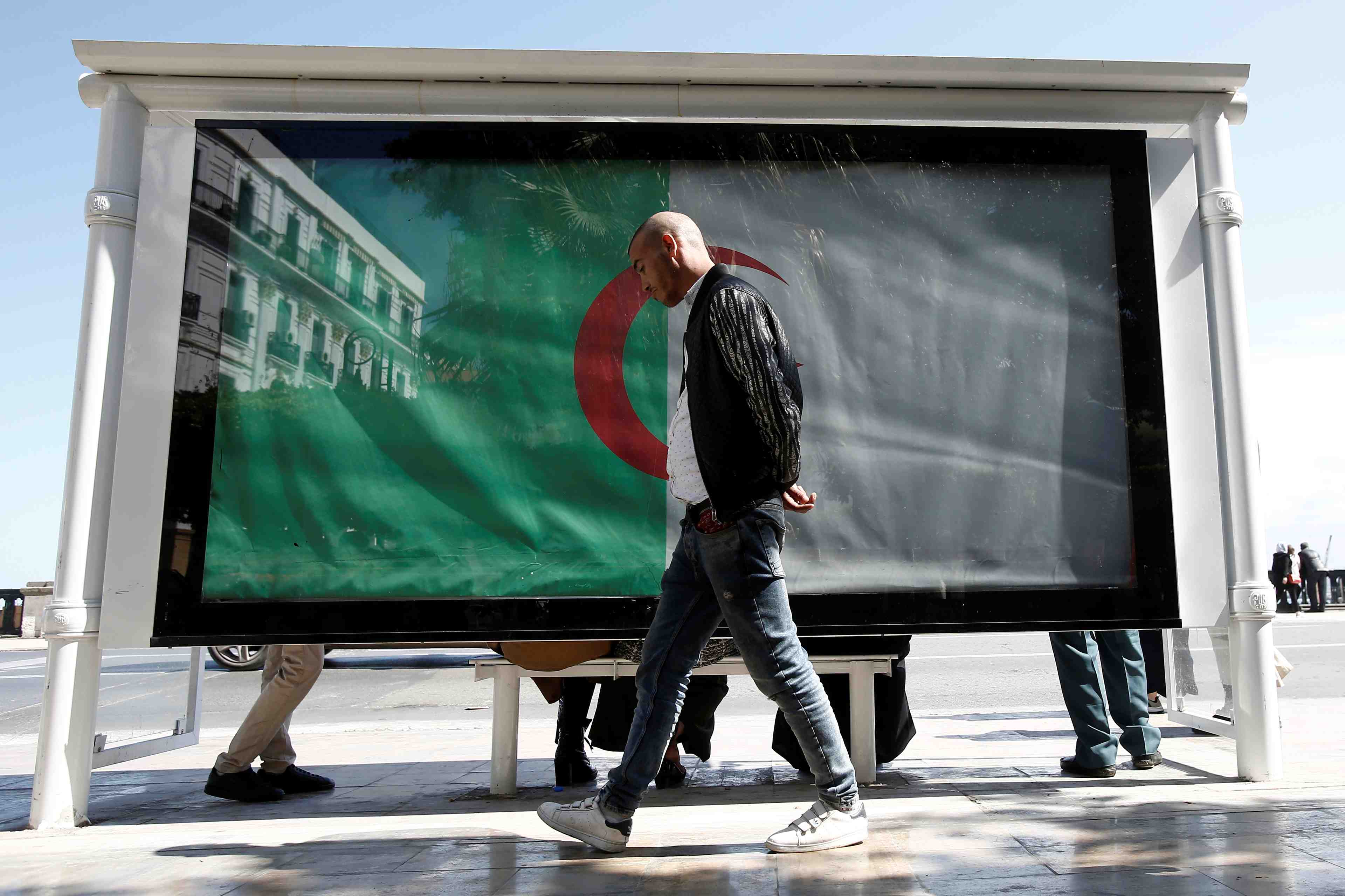 Reduction des visas: l'algerie convoque l'ambassadeur de france