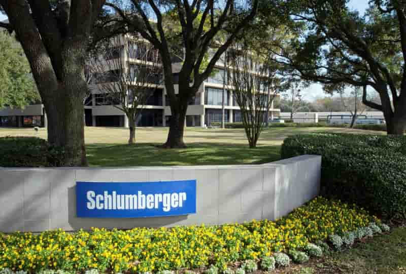 Le benefice trimestriel de schlumberger pratiquement divise par deux