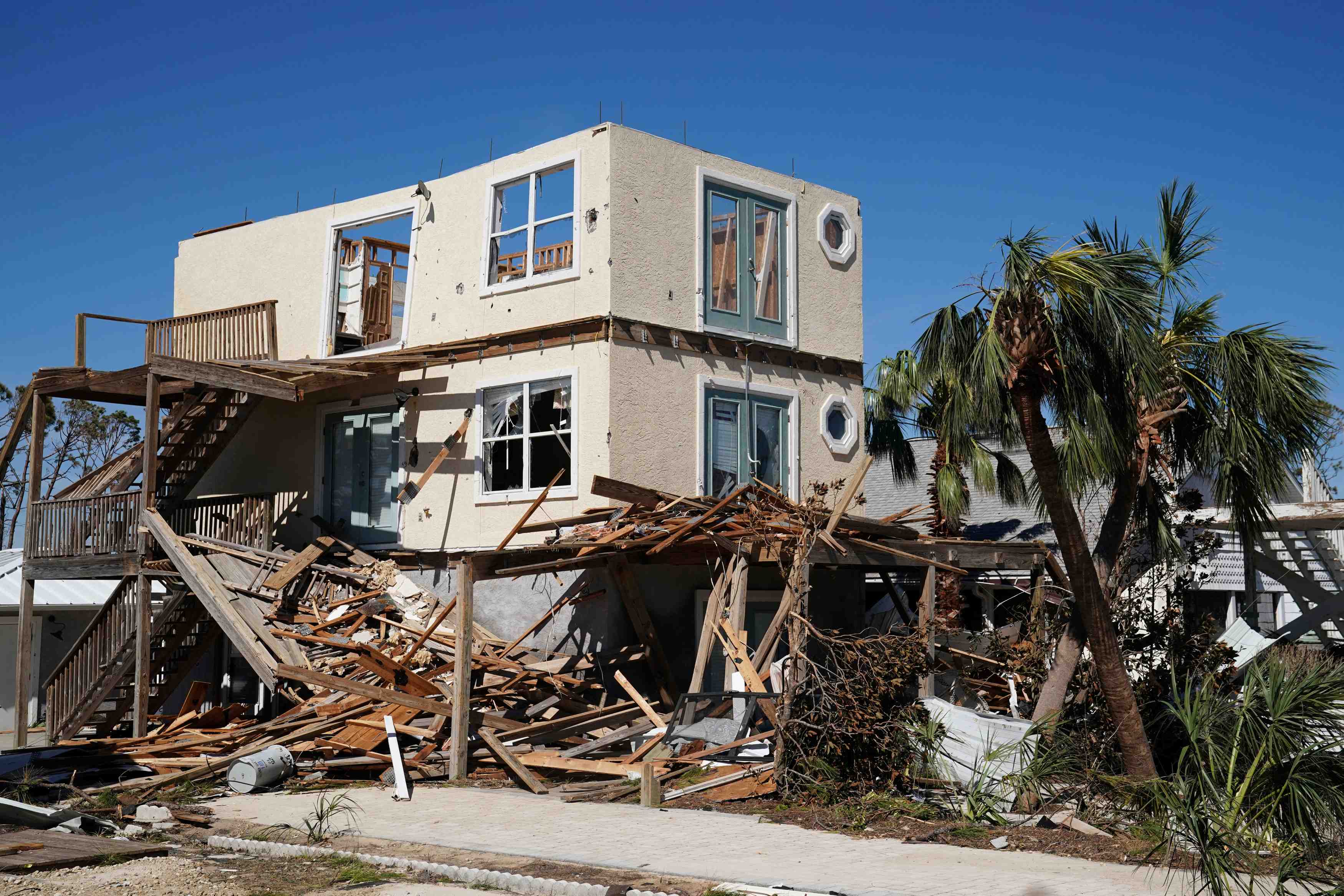 Ouragan michael: les recherches se poursuivent en floride