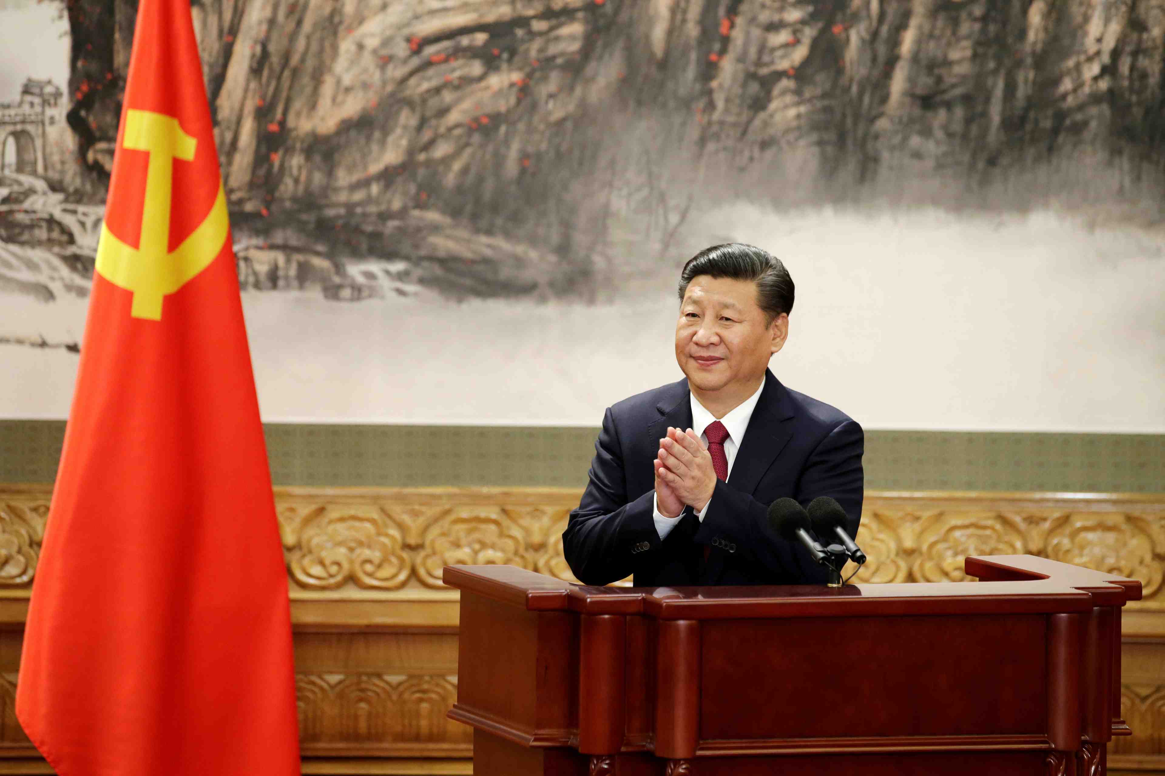 Xi jinping exprime son soutien a la cheffe de l'executif hongkongais