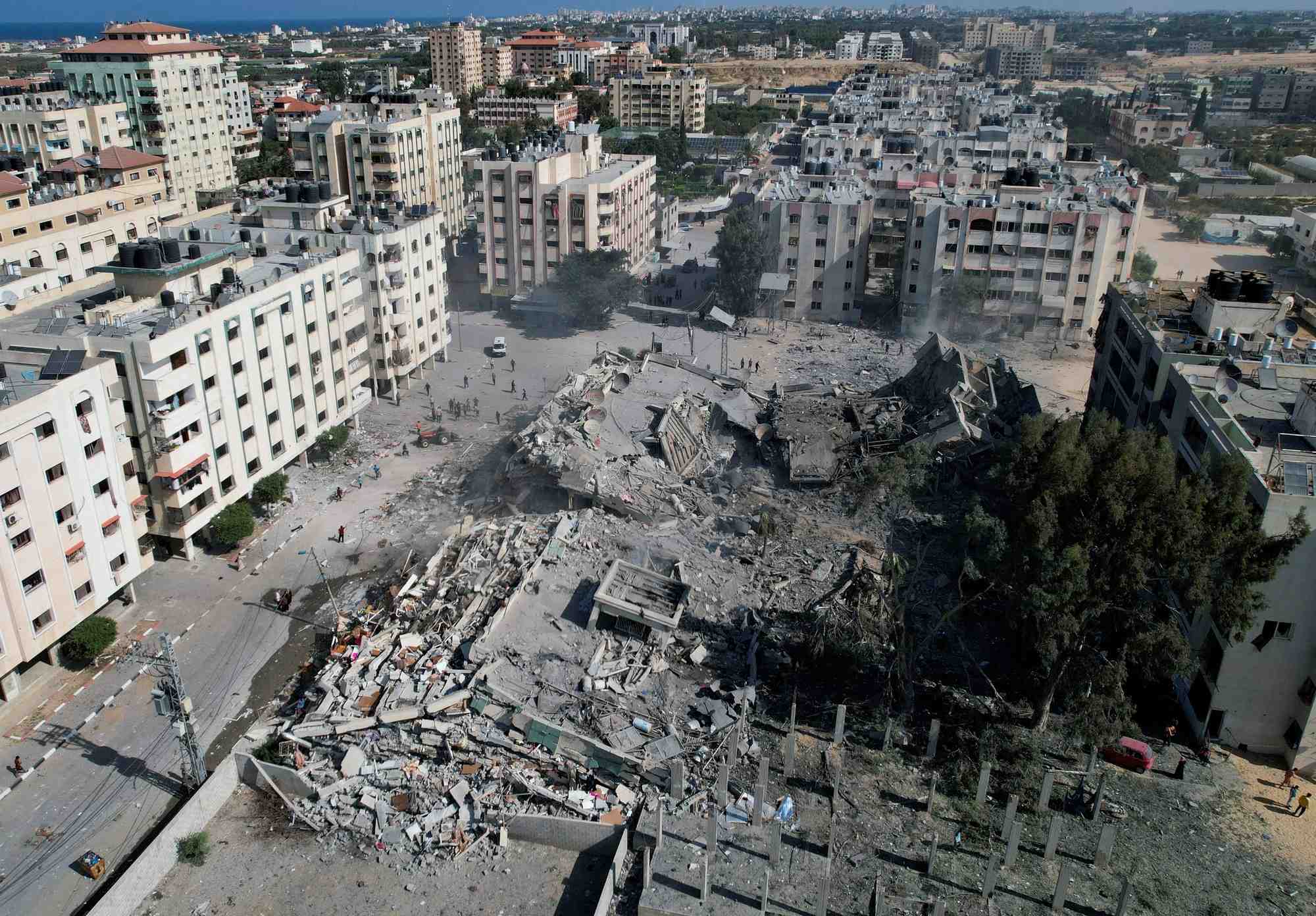 Batiments residentiels detruits par des frappes israeliennes dans la ville de zahra