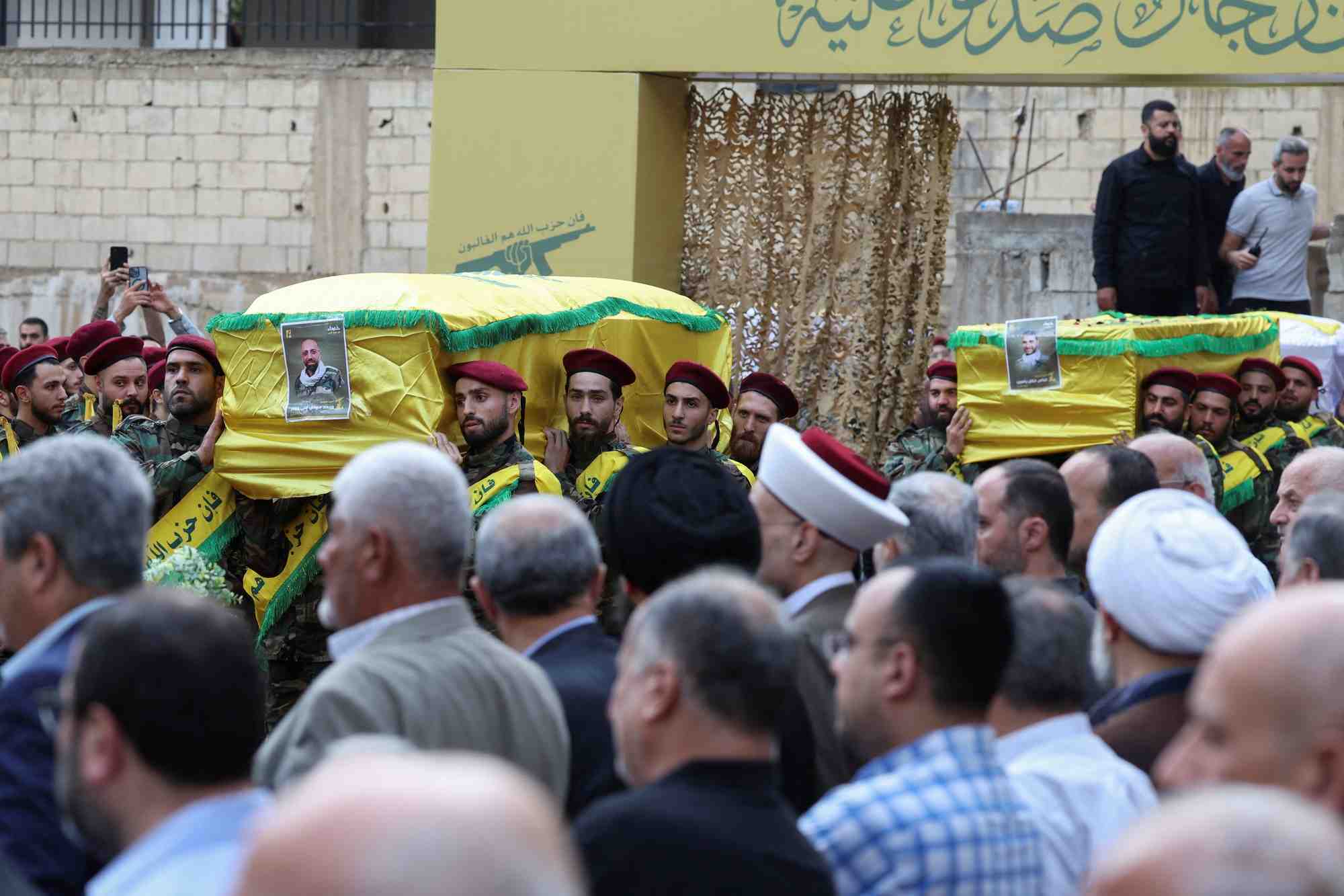 Les funerailles de personnes tuees lors de la detonation de teleavertisseurs a travers le liban