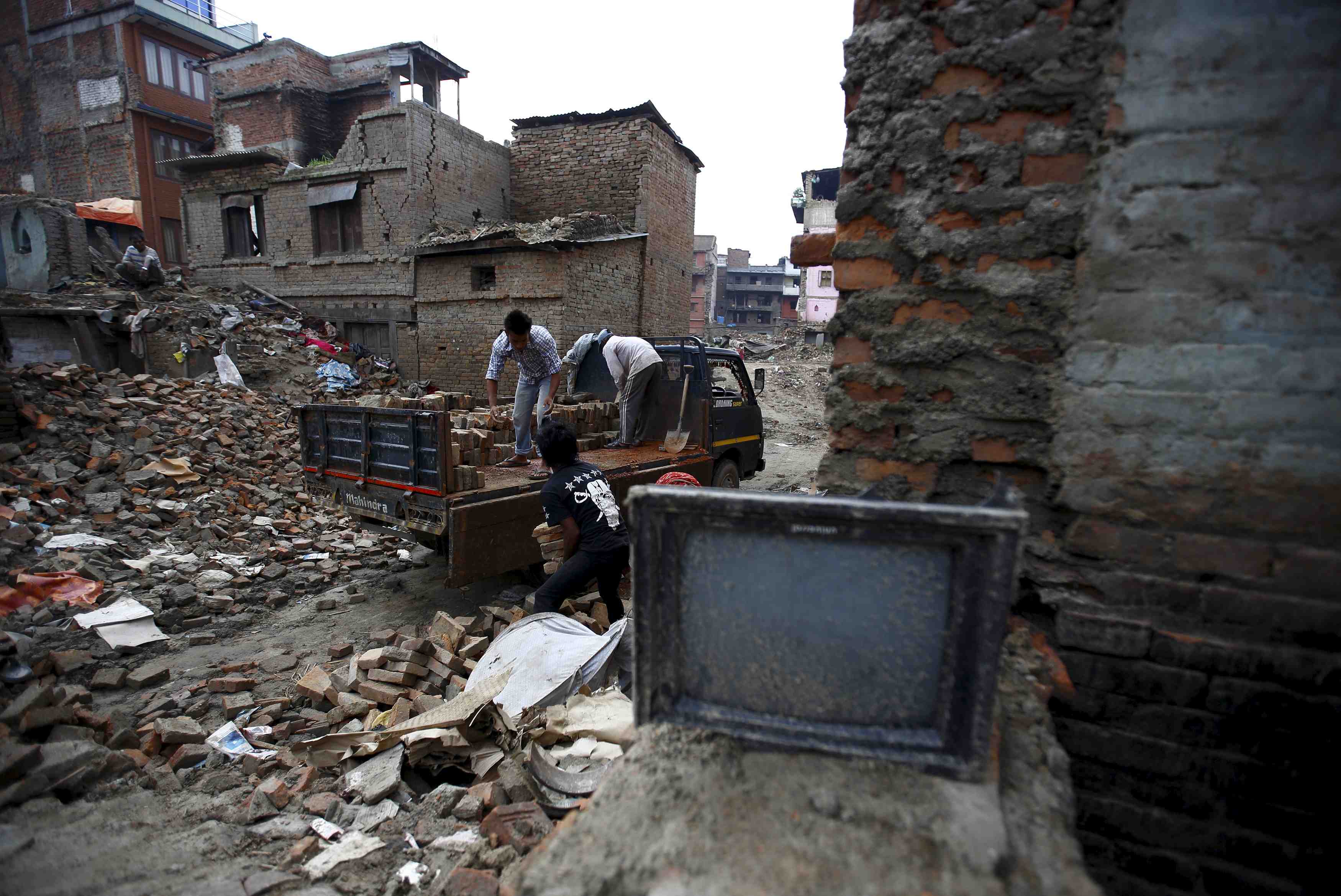 Le nepal va former 50.000 ouvriers a la reconstruction