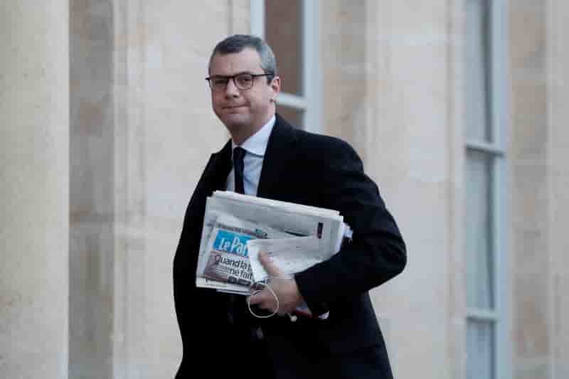 Un proche conseiller de macron vise par une plainte