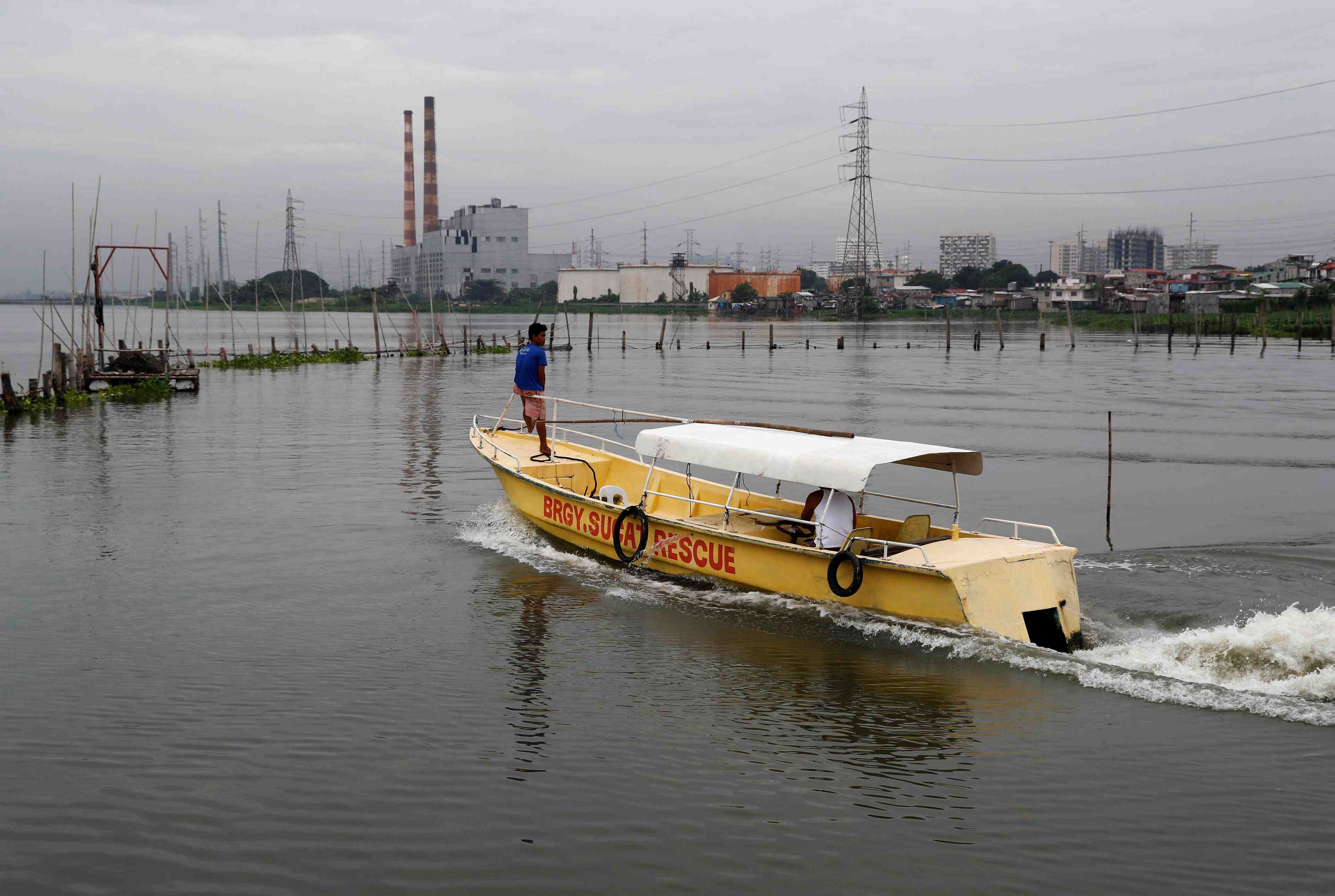 Nouvelles evacuations aux philippines a l'approche d'un typhon