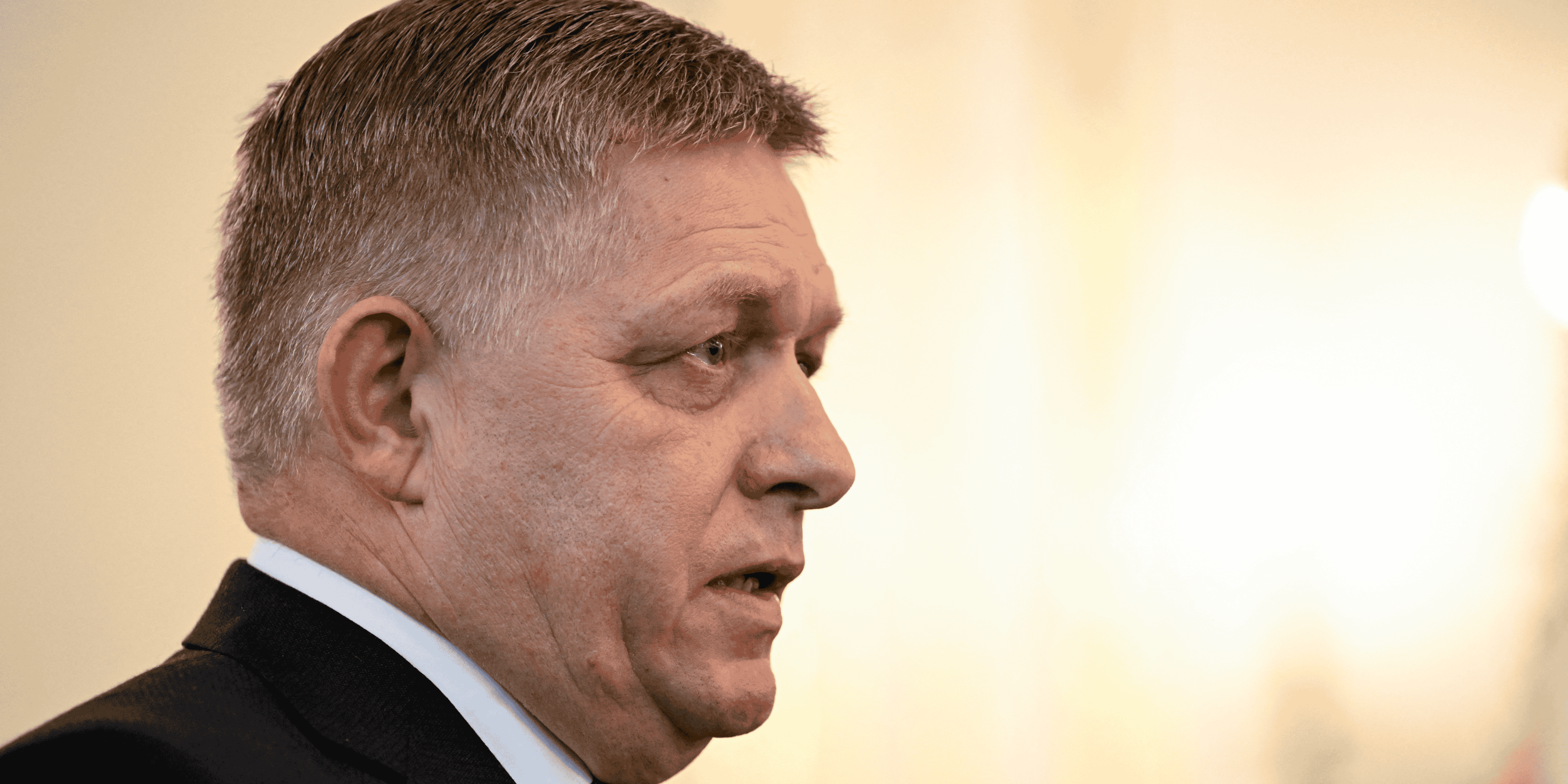 Robert fico lors de sa prise de son fonction