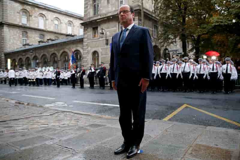 Hollande défend sa politique après le départ de Montebourg