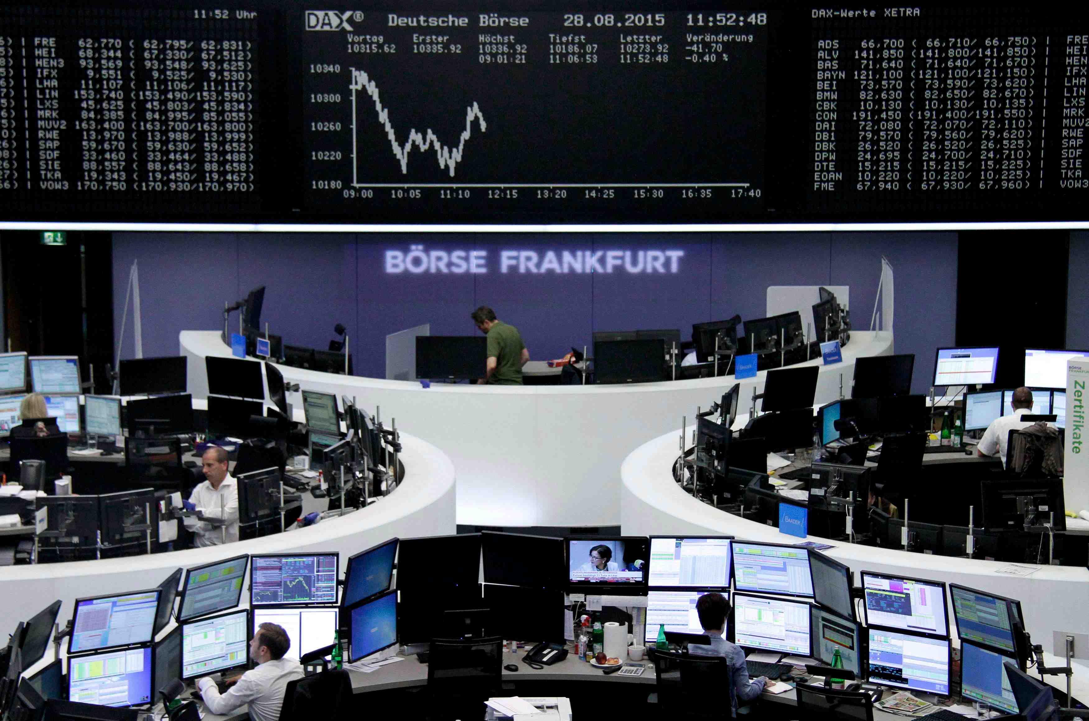 Les bourses europeennes dans le rouge a la mi-seance