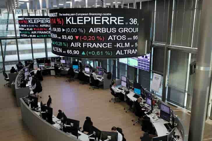 Les bourses europeennes terminent en baisse