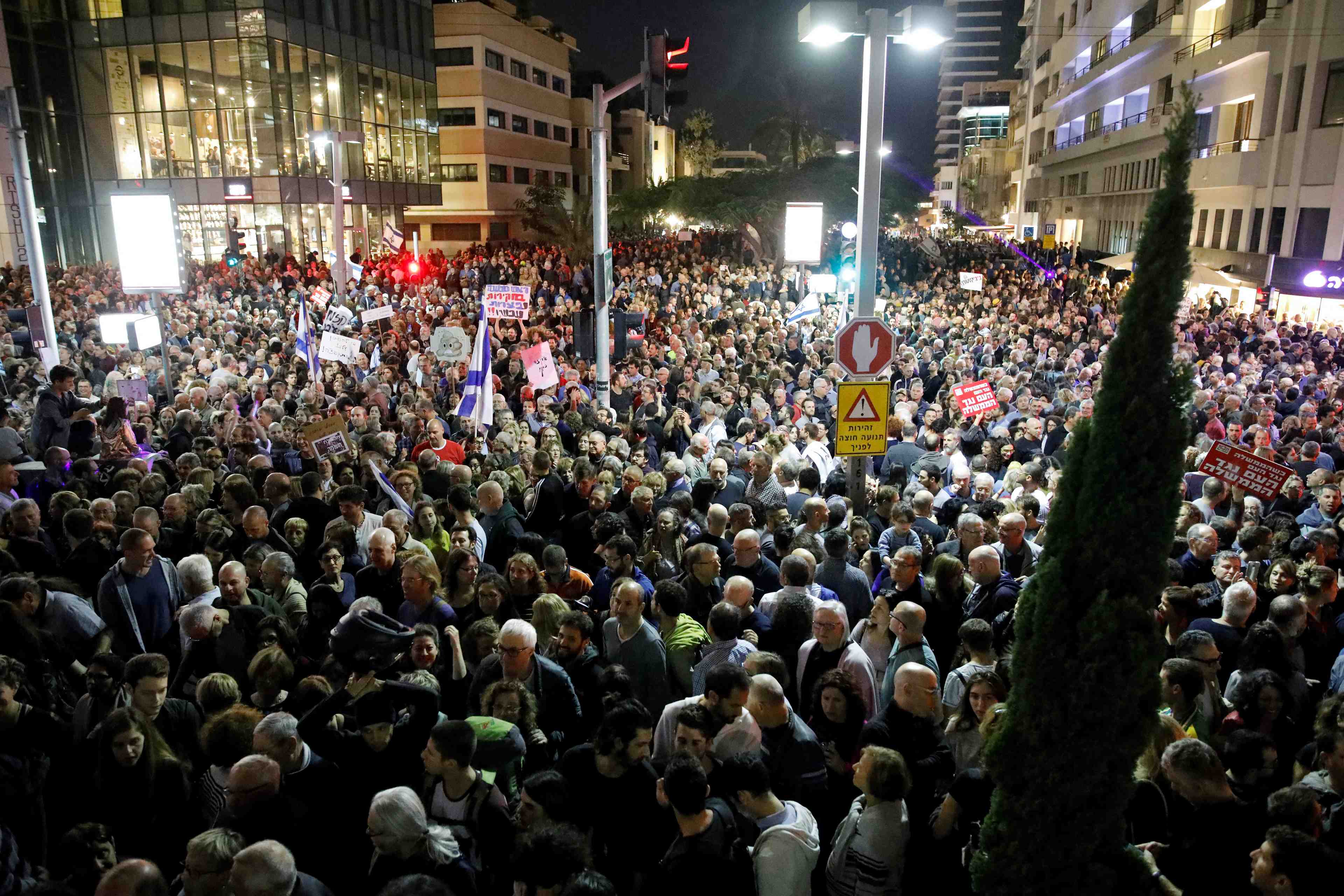 Environ 20.000 manifestants contre netanyahu a tel aviv