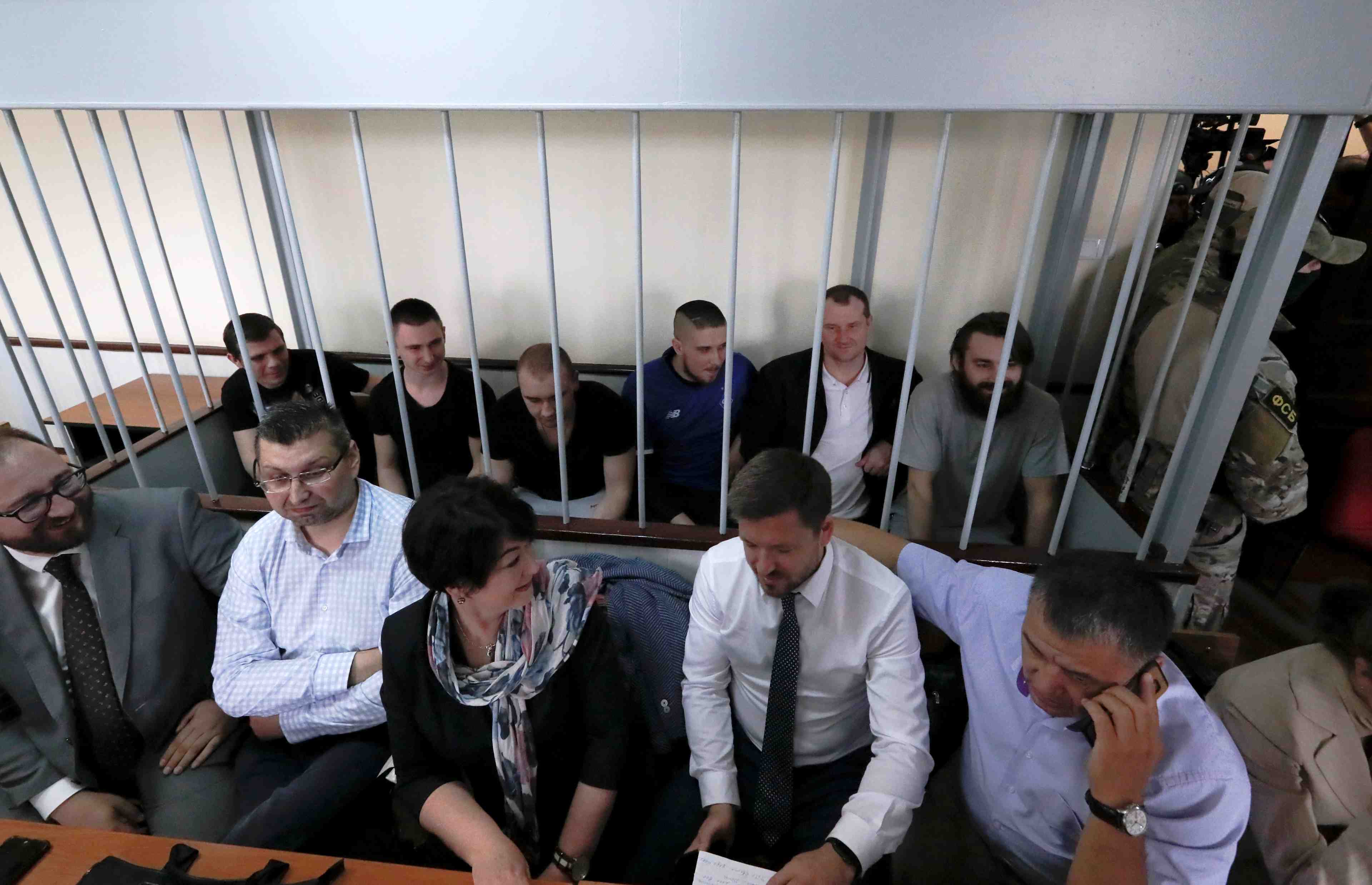 La justice russe prolonge la detention de six marins ukrainiens