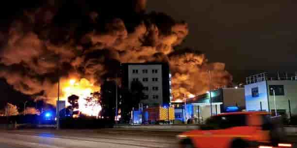 Le 26 septembre 2019, plus de 9.500 tonnes de produits chimiques avaient brûlé à Rouen suite à l'incendie de l'usine Lubrizol et d'un entrepôt voisin appartenant à la société Normandie Logistique.
