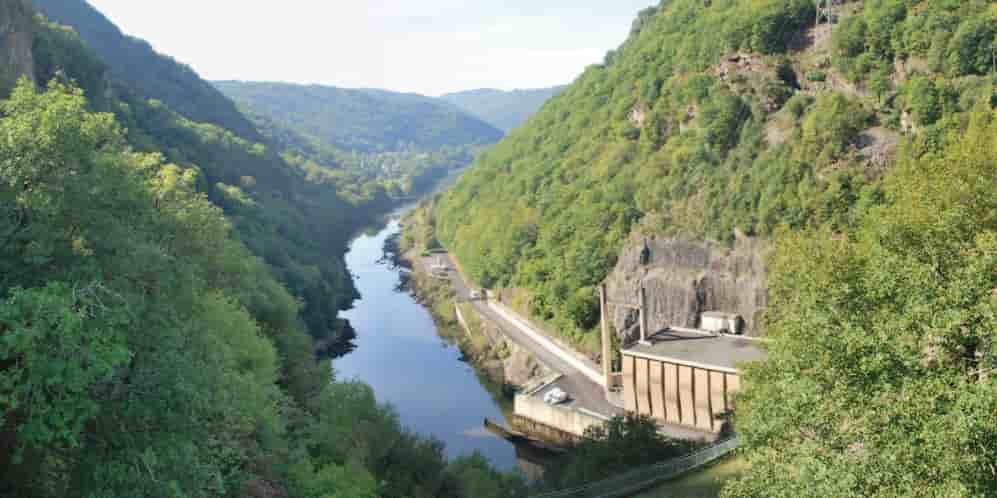 Pour réalimenter la Charente, tout pourrait commencer 200 kilomètres à l'ouest, sur les premiers barrages de la Dordogne.