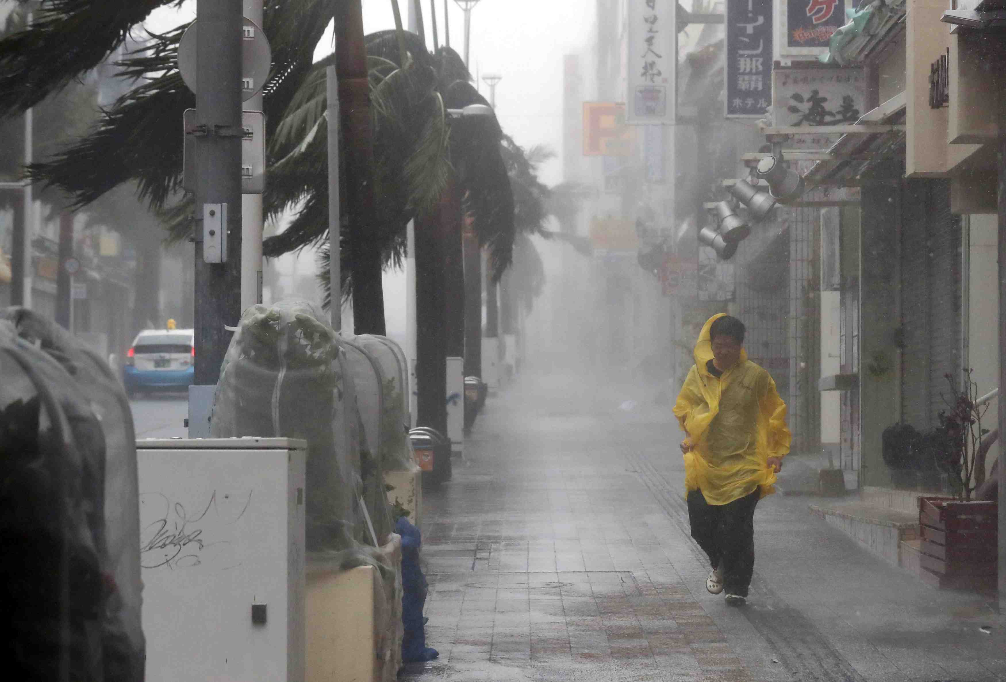 Le typhon trami fait neuf blesses a okinawa