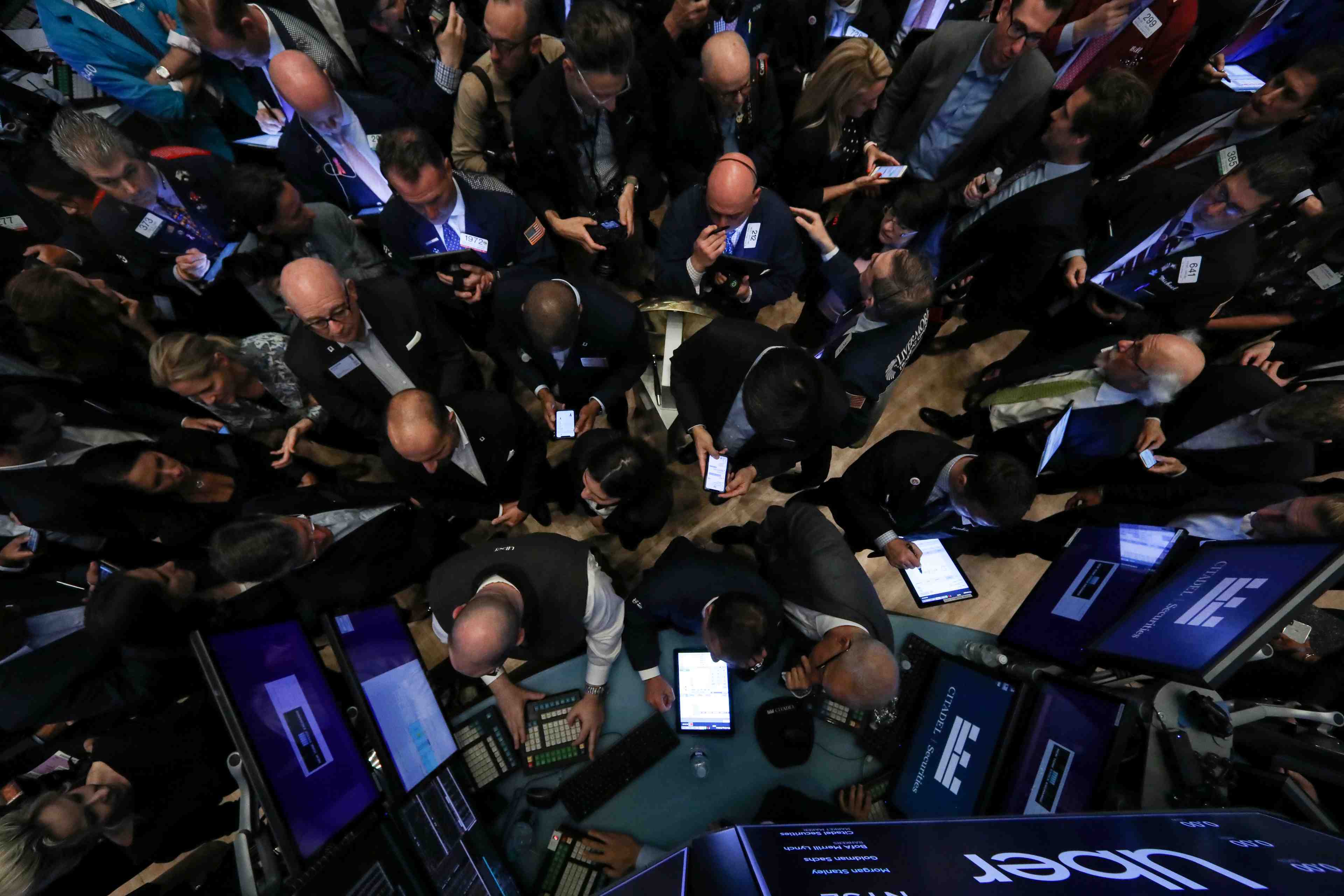 A wall st, le s&p-500 et le dow jones passent dans le vert