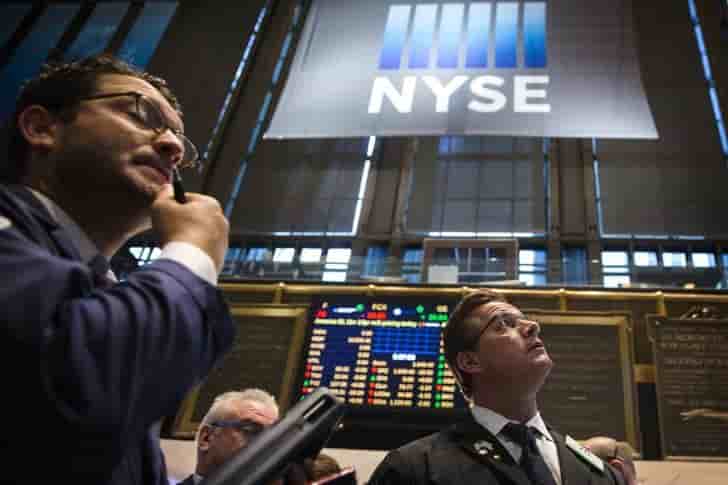 Wall Street ouvre en légère hausse, freinée par des indicateurs