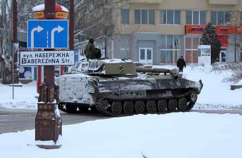 Les séparatistes ukrainiens affirment retirer leur artillerie