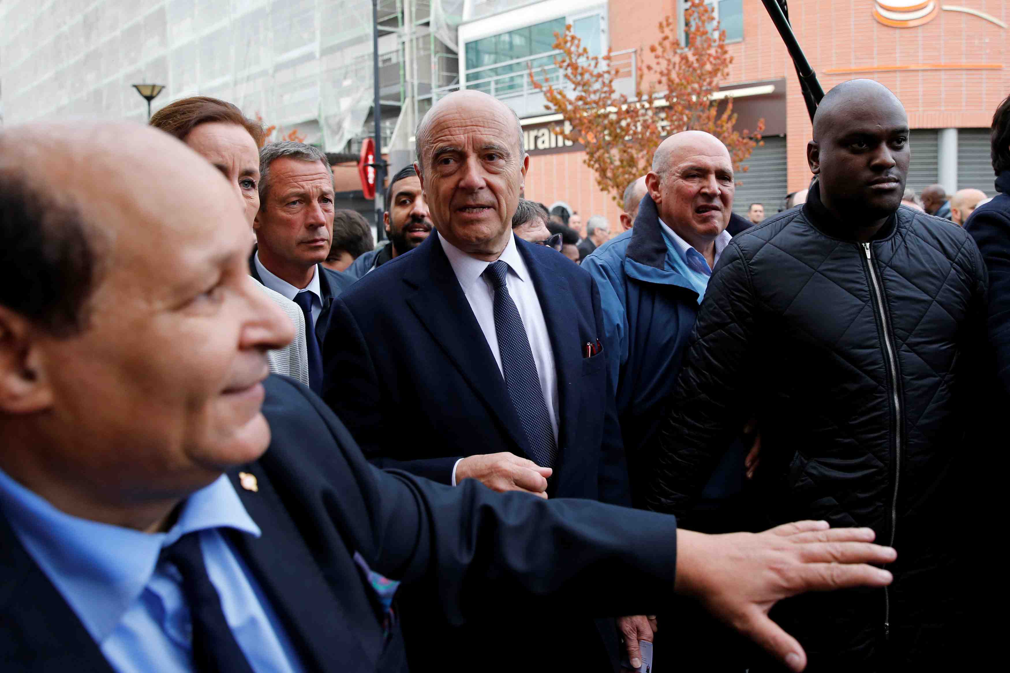 Juppe devance toujours sarkozy pour la primaire