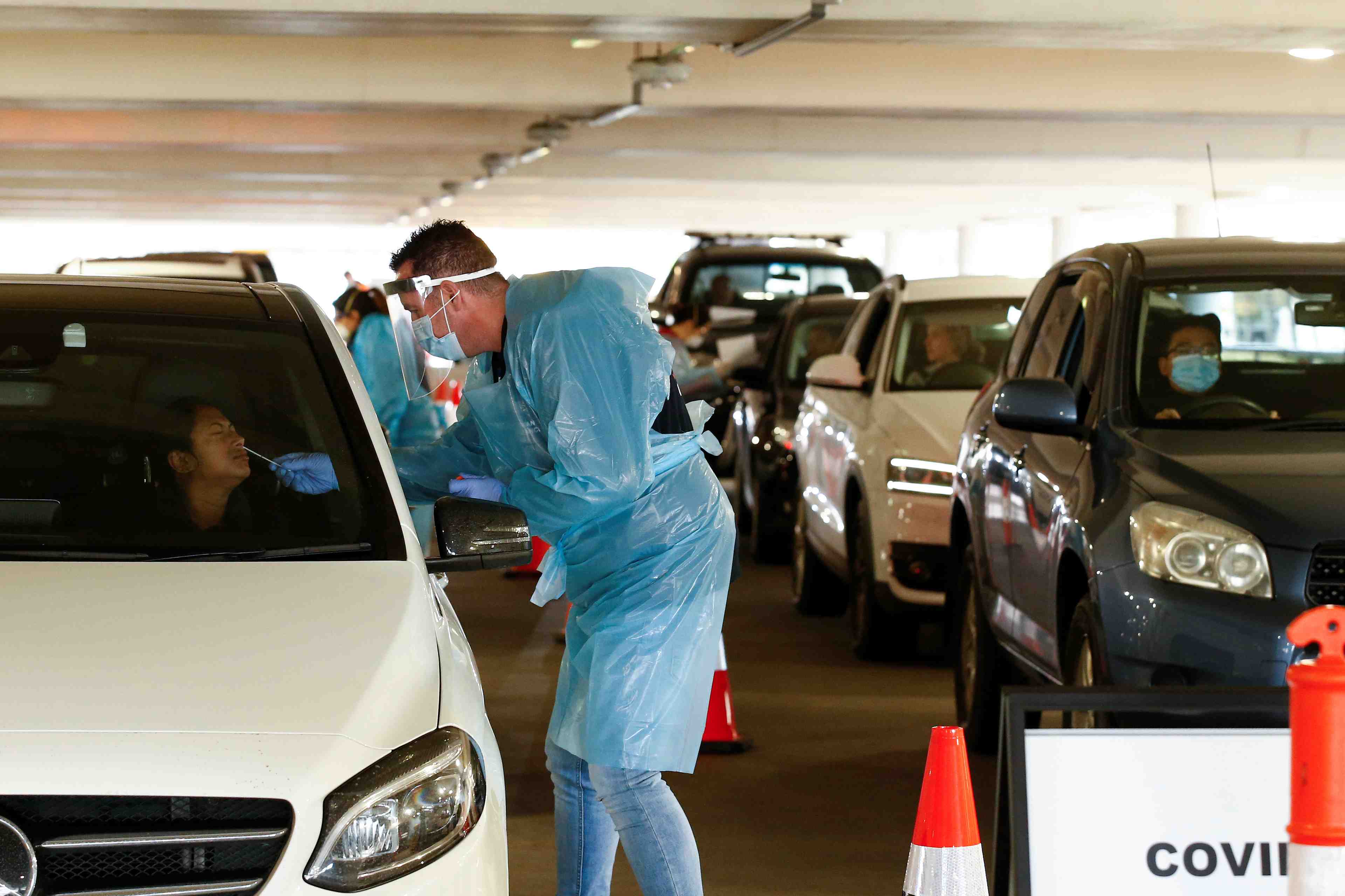 Plus de 300.000 australiens "reconfines" dans la banlieue de melbourne