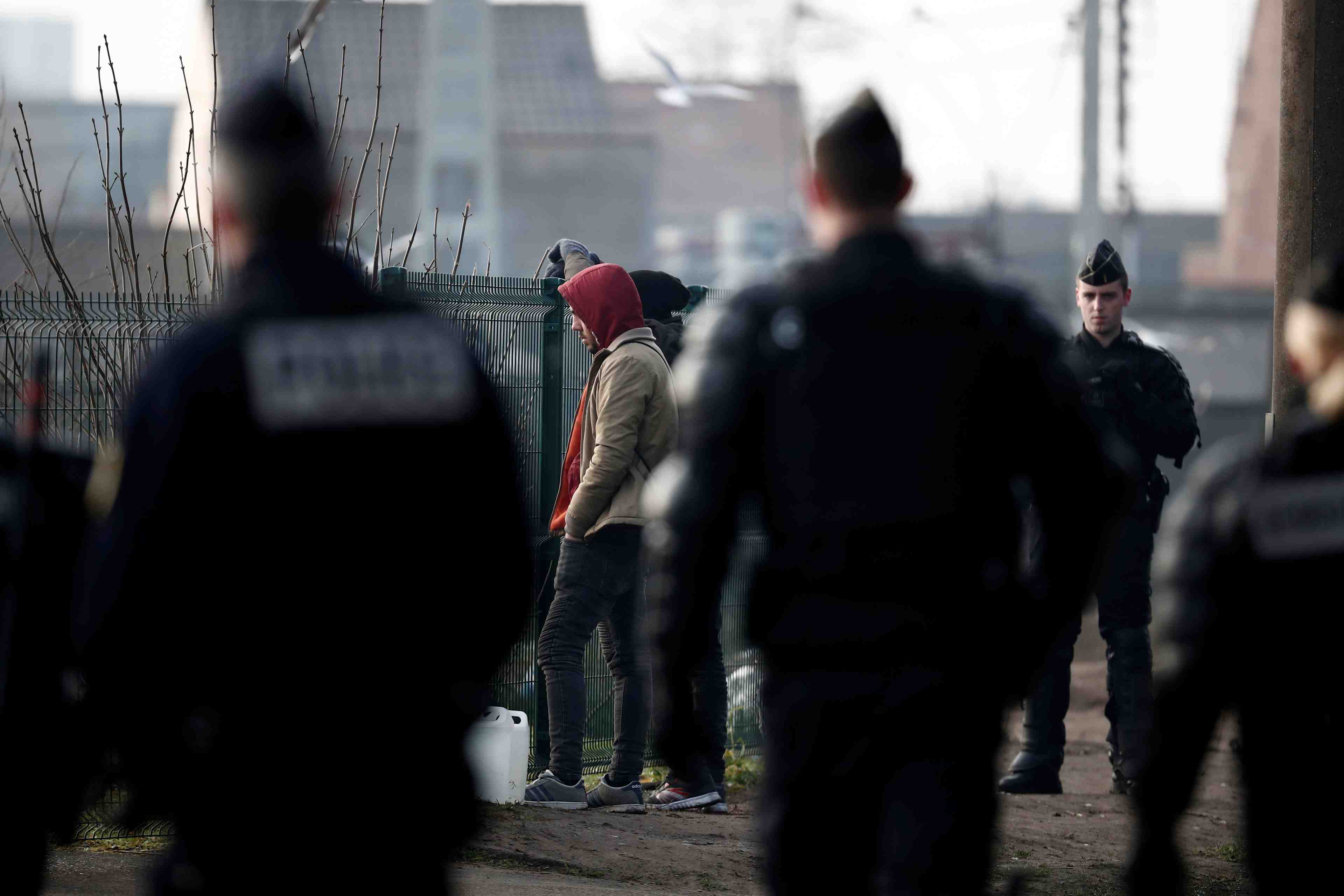 Evacuation d'un campement de migrants a calais