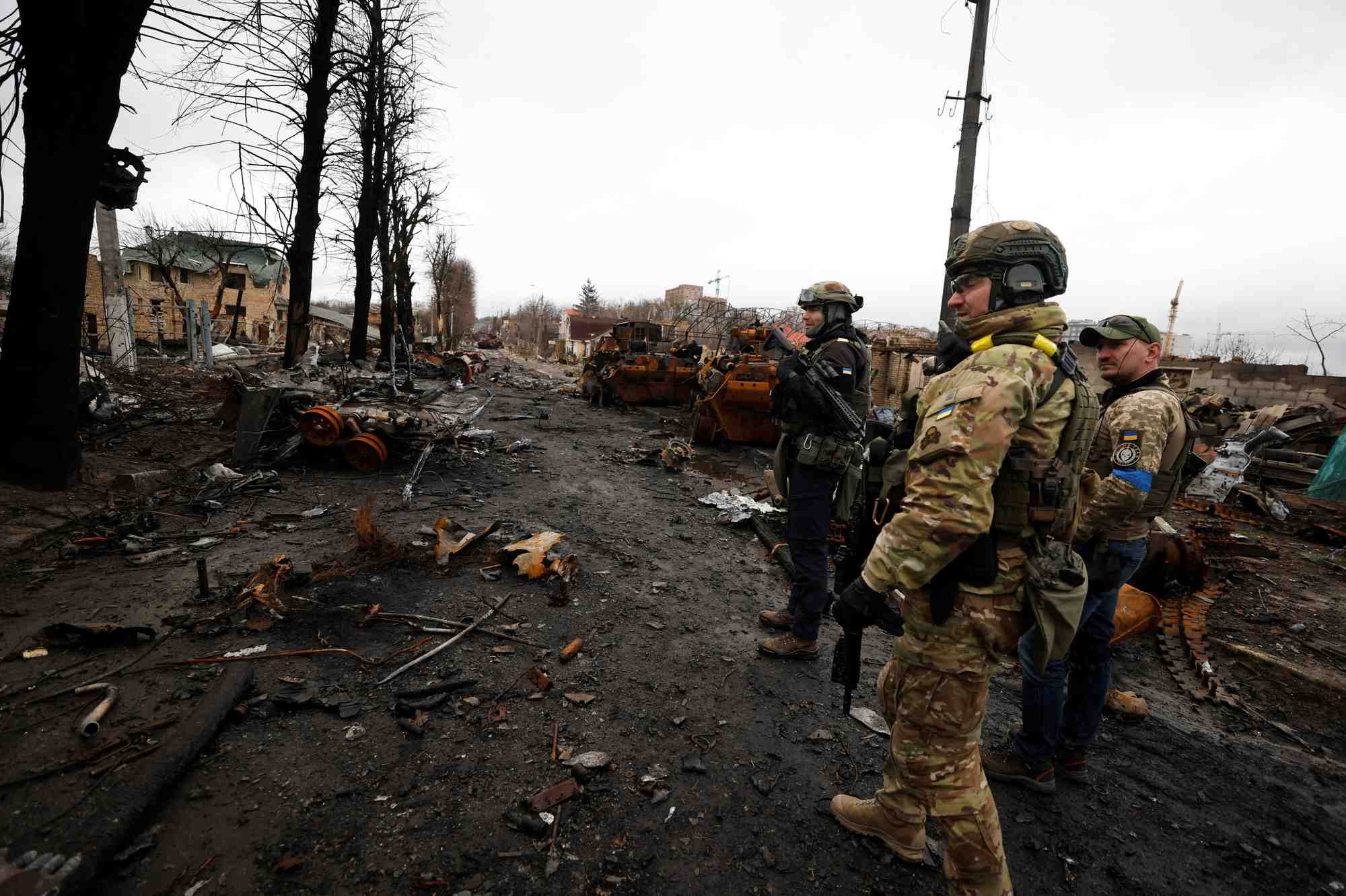 Ukraine: les corps de civils jonchent les rues de boutcha apres le retrait russe