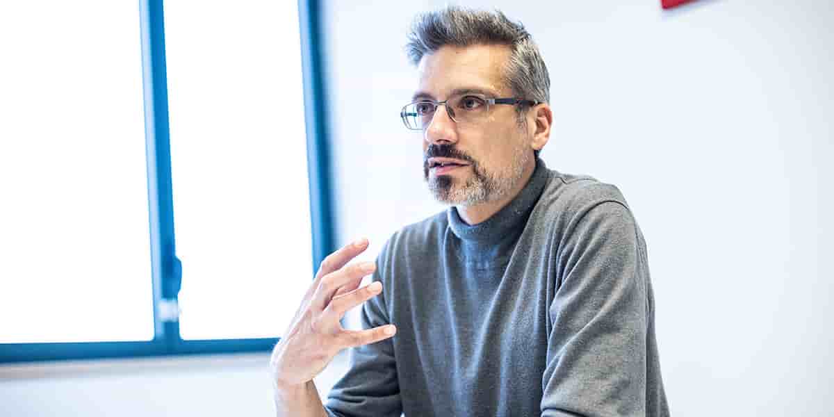 Portrait de Laurent Warlouzet historien spécialiste d'histoire de France et de la construction européenne.