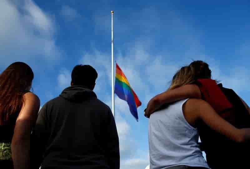 La femme du tireur d'orlando inculpee pour complicite