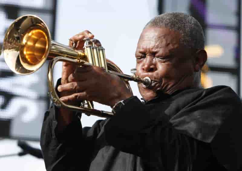 Hugh masekela, le "pere du jazz sud-africain", est decede