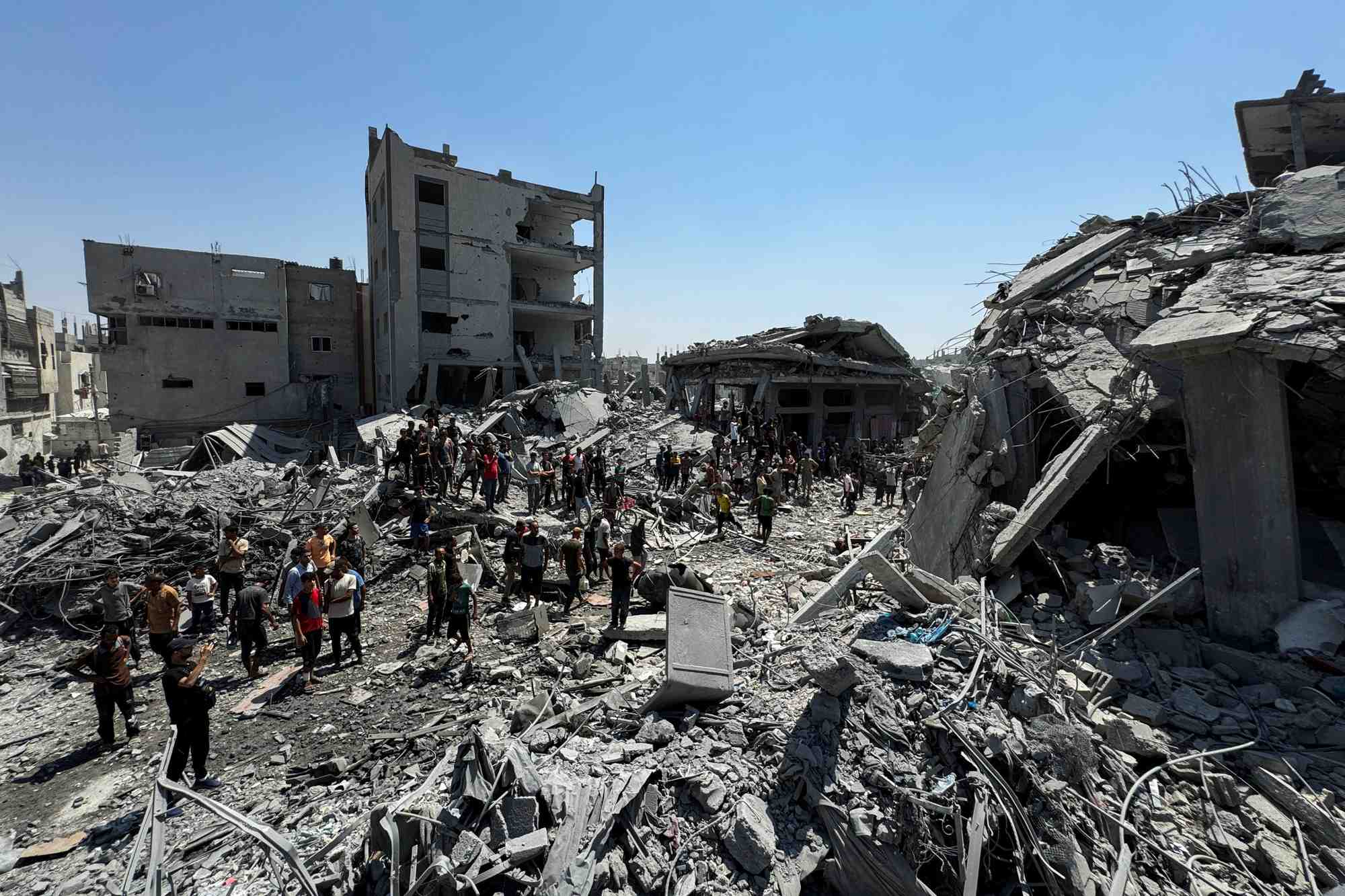 Les degats causes par une frappe israelienne au sud de la bande de gaza