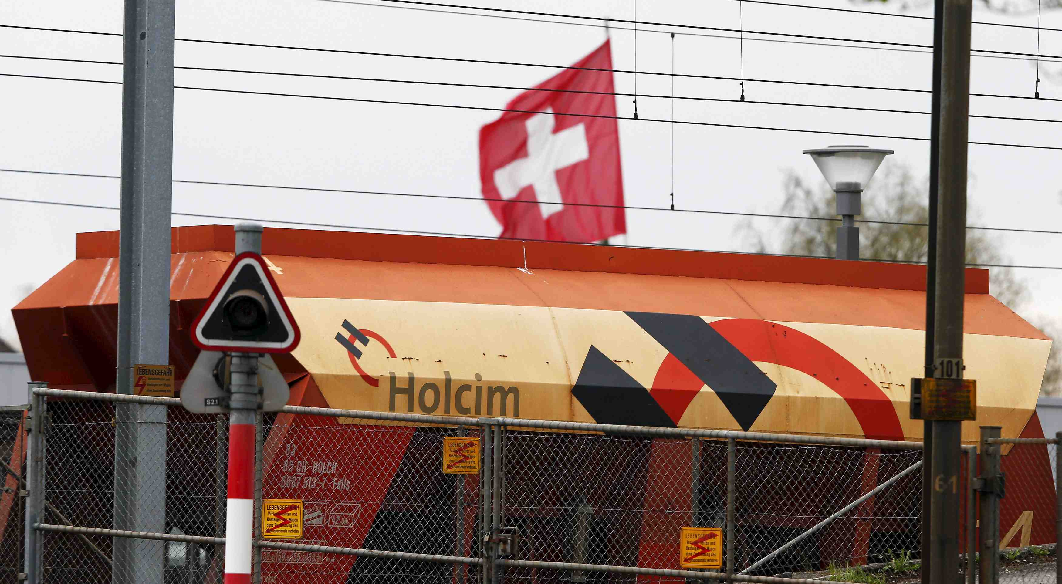 Une cession porte le benefice net trimestriel de holcim