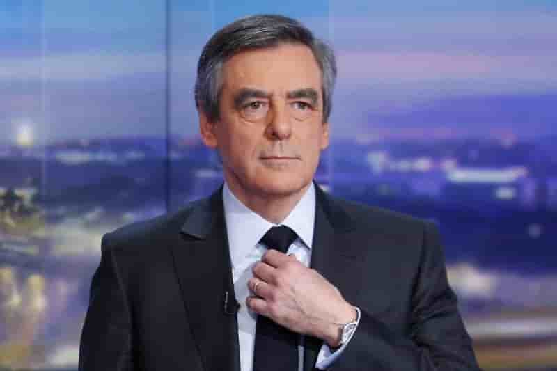 Fillon annonce qu'il ne se laissera pas "abattre"