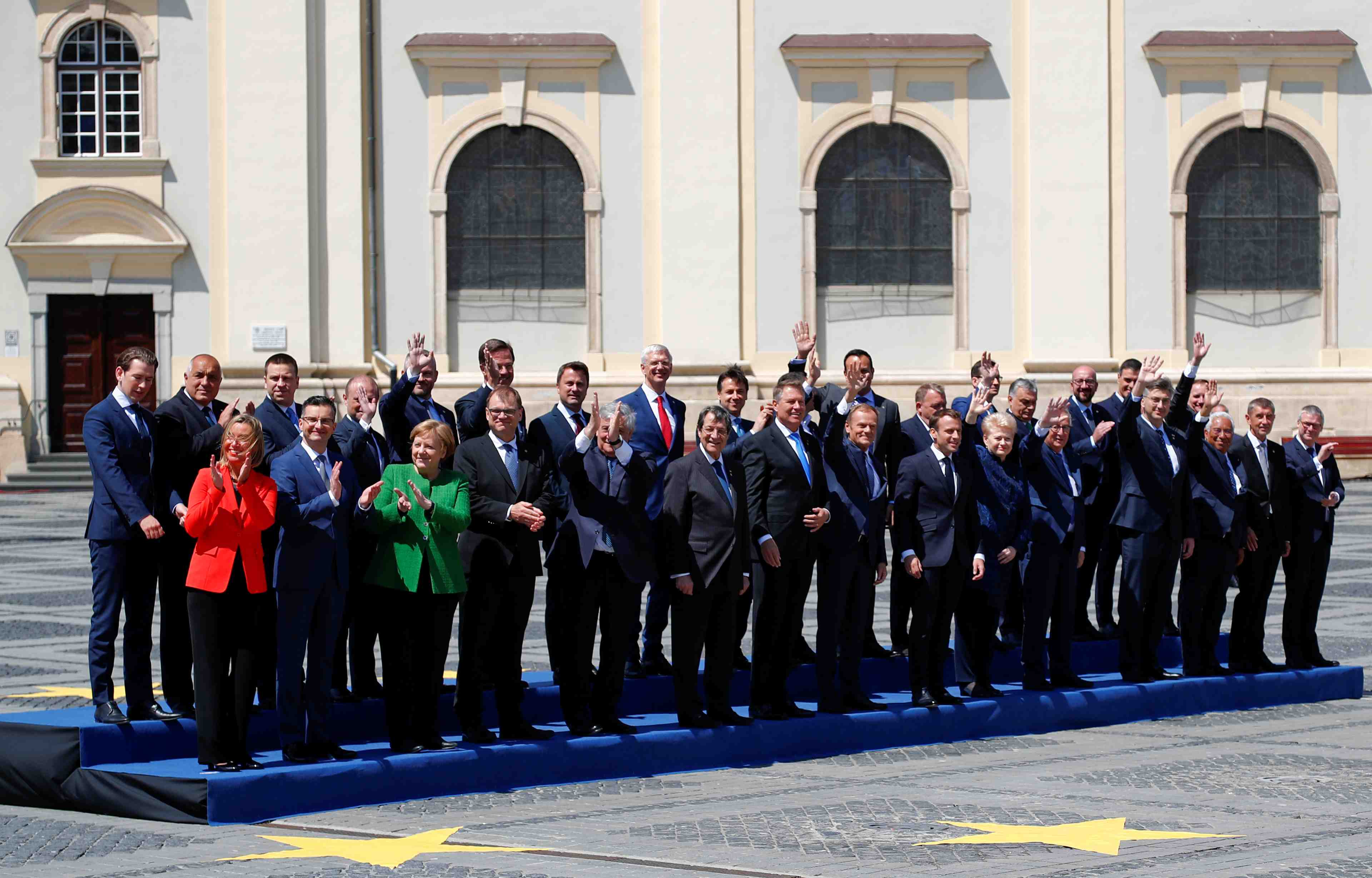 Les dirigeants europeens dressent une liste de dix engagements