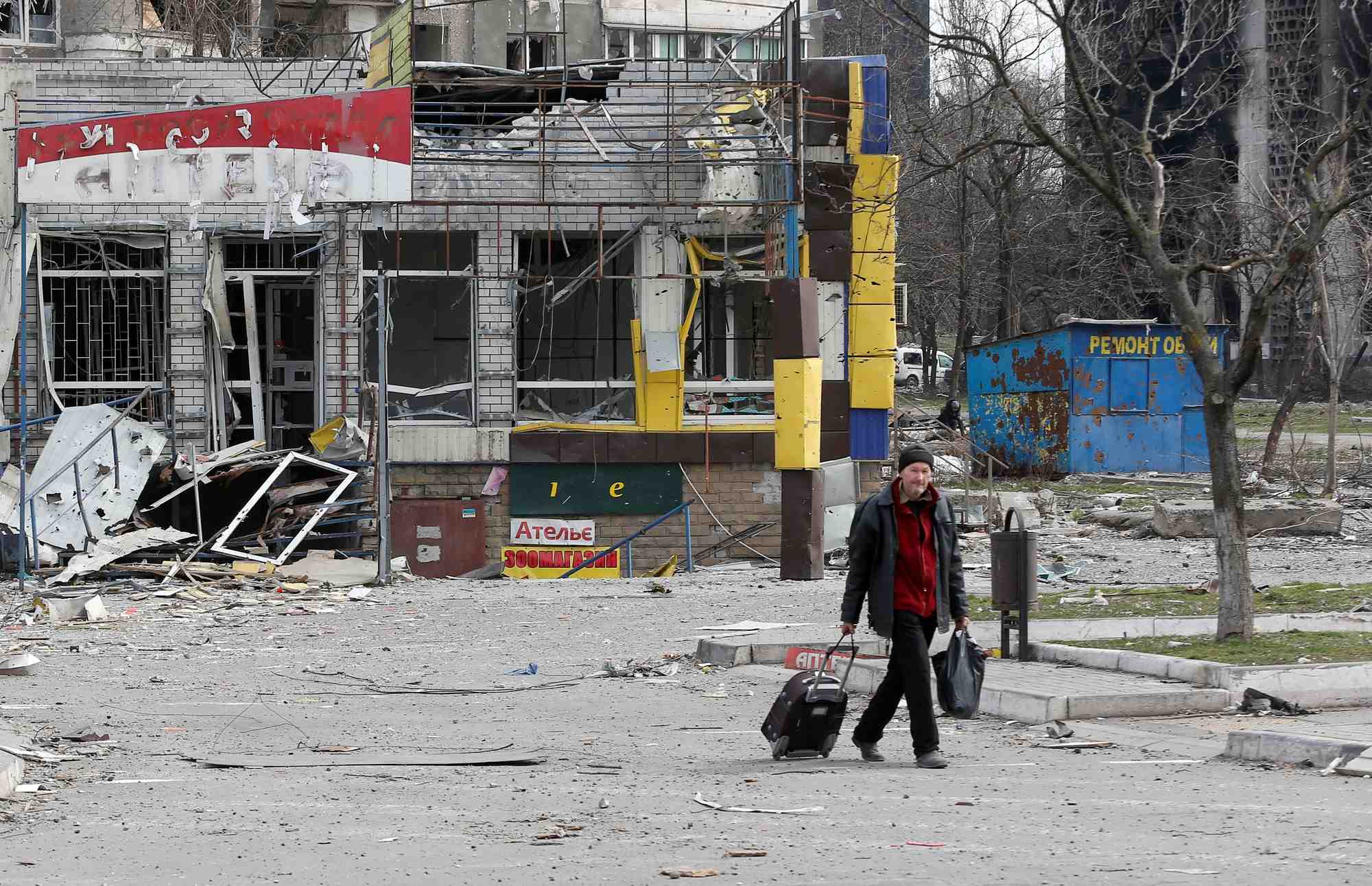 La croix-rouge tente toujours d'evacuer les civils de marioupol, la russie dit qu'elle a echoue