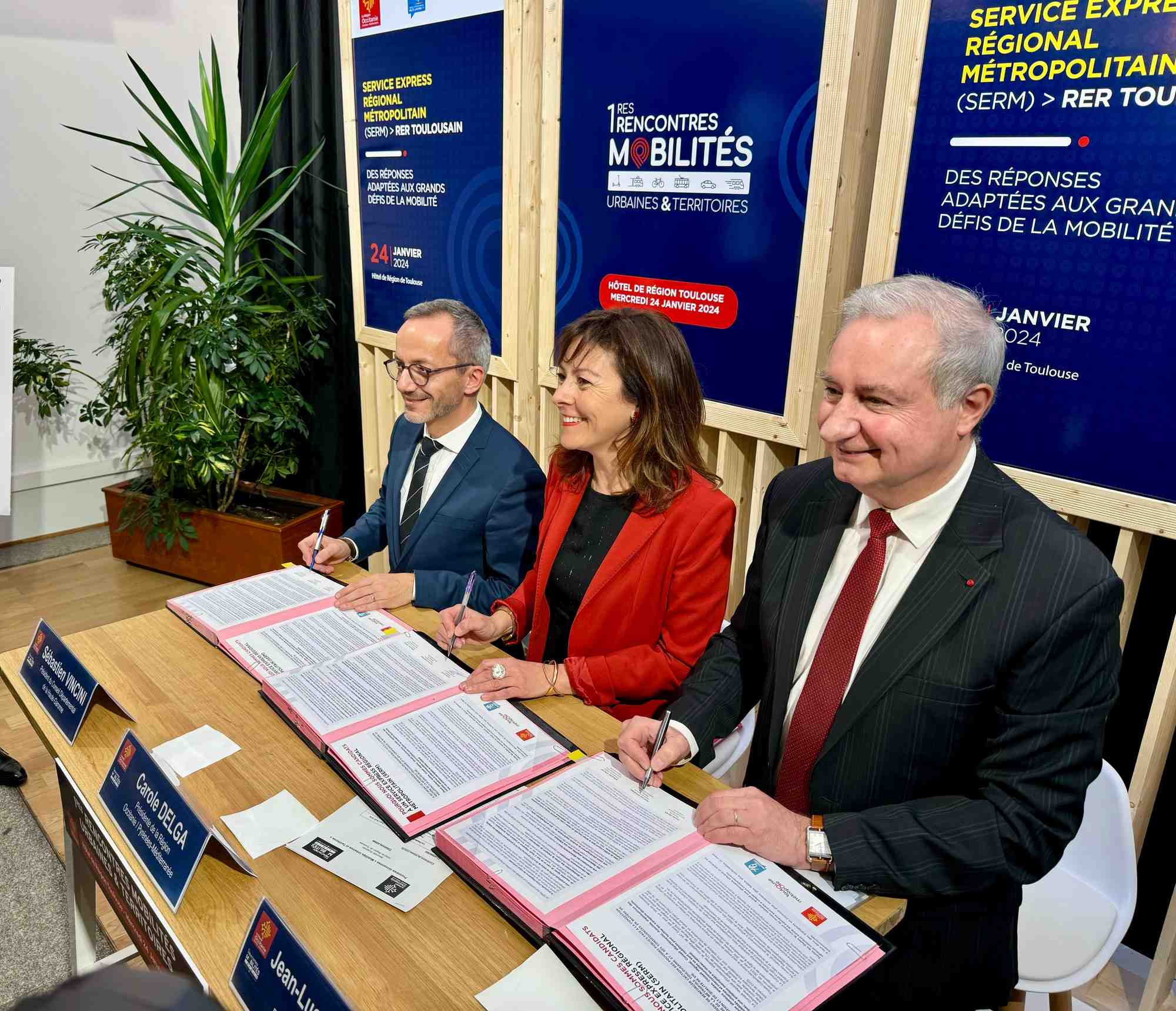 Sébastien Vincini, Carole Delga et Jean-Luc Moudenc ont signé, mercredi 24 janvier, la convention de candidature commune pour un SERM à Toulouse.