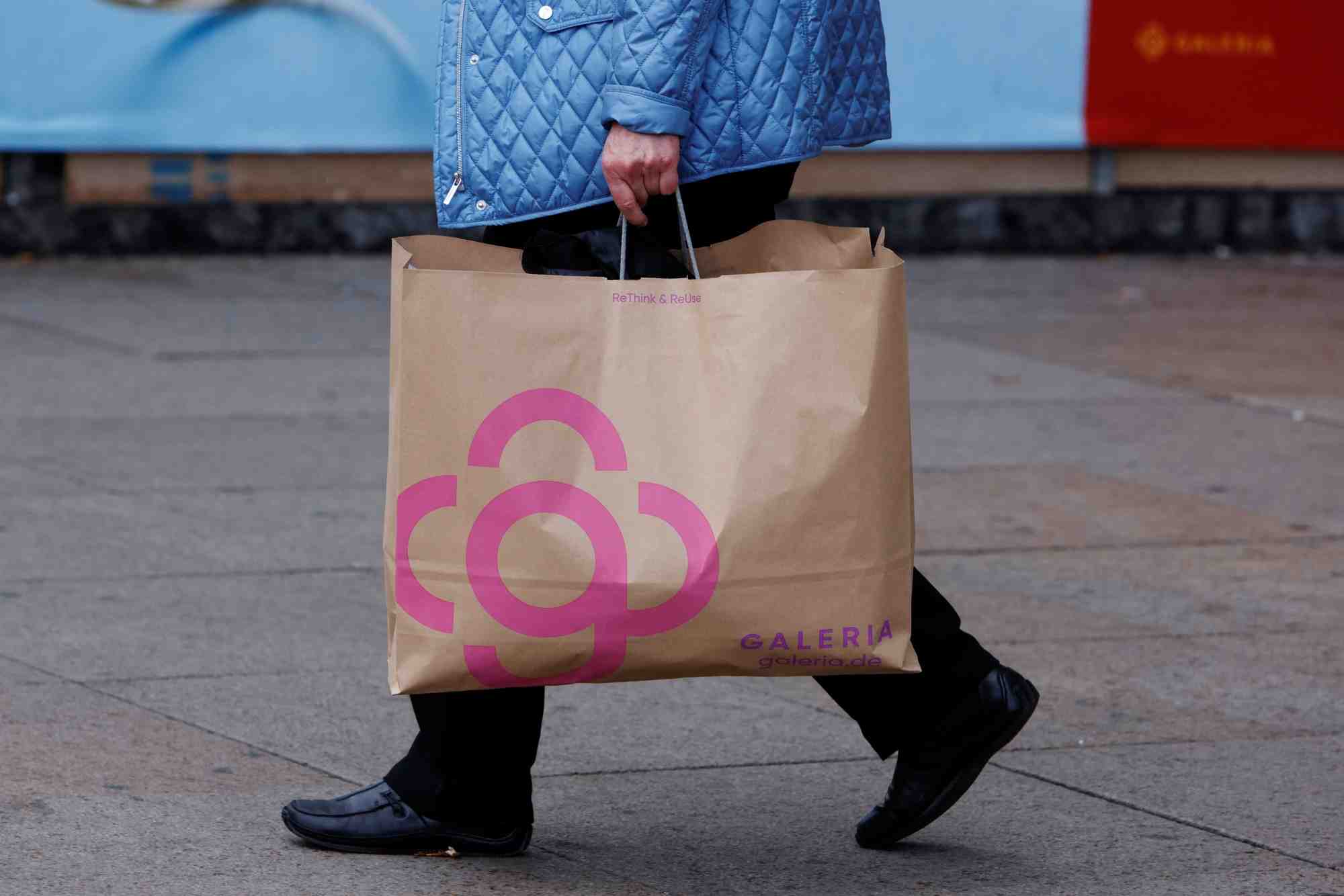 Une personne fait ses courses a berlin