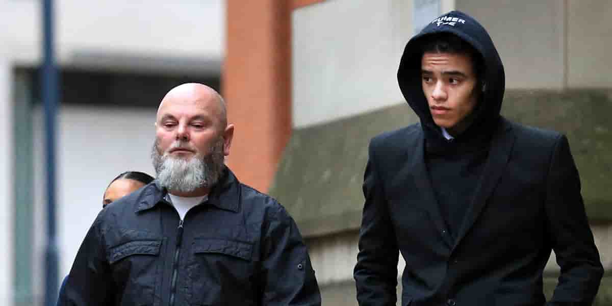 Andrew et Mason Greenwood, à Manchester en novembre 2022.