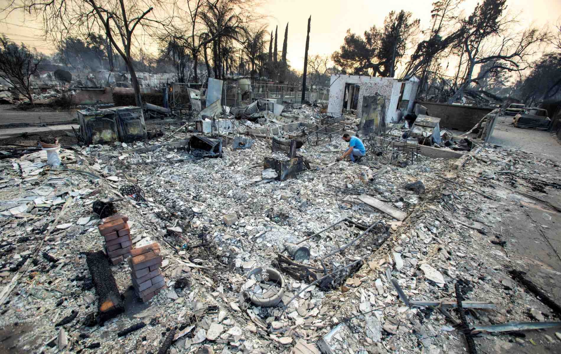 Une maison dévastée par les incendies à Altadena (Los Angeles).