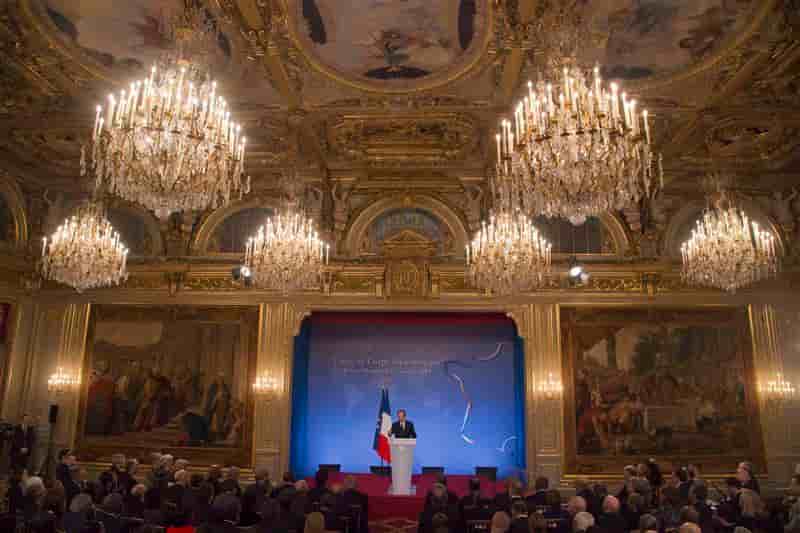 Hollande lie son pacte à la place de la France dans le monde