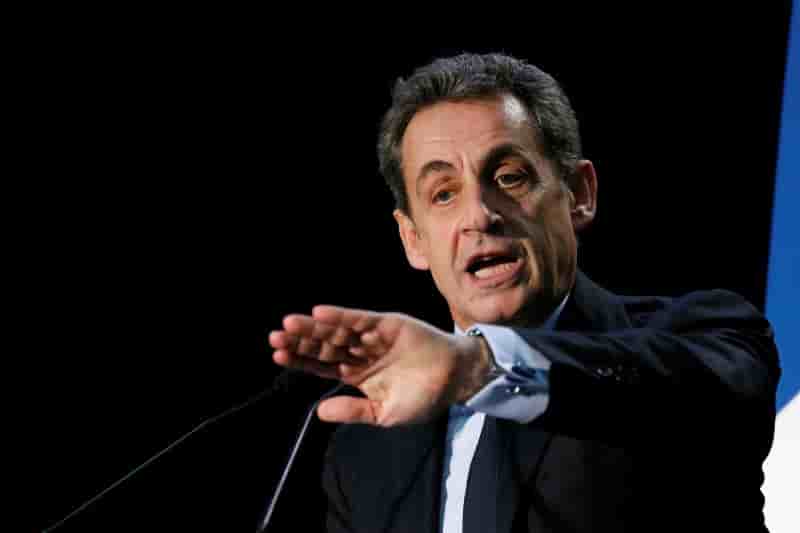 La droite defend nicolas sarkozy, taxe de xenophobie
