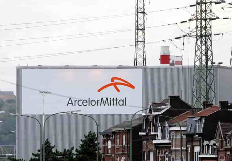 Arcelormittal, seule valeur en baisse a la mi-seance de la bourse de paris