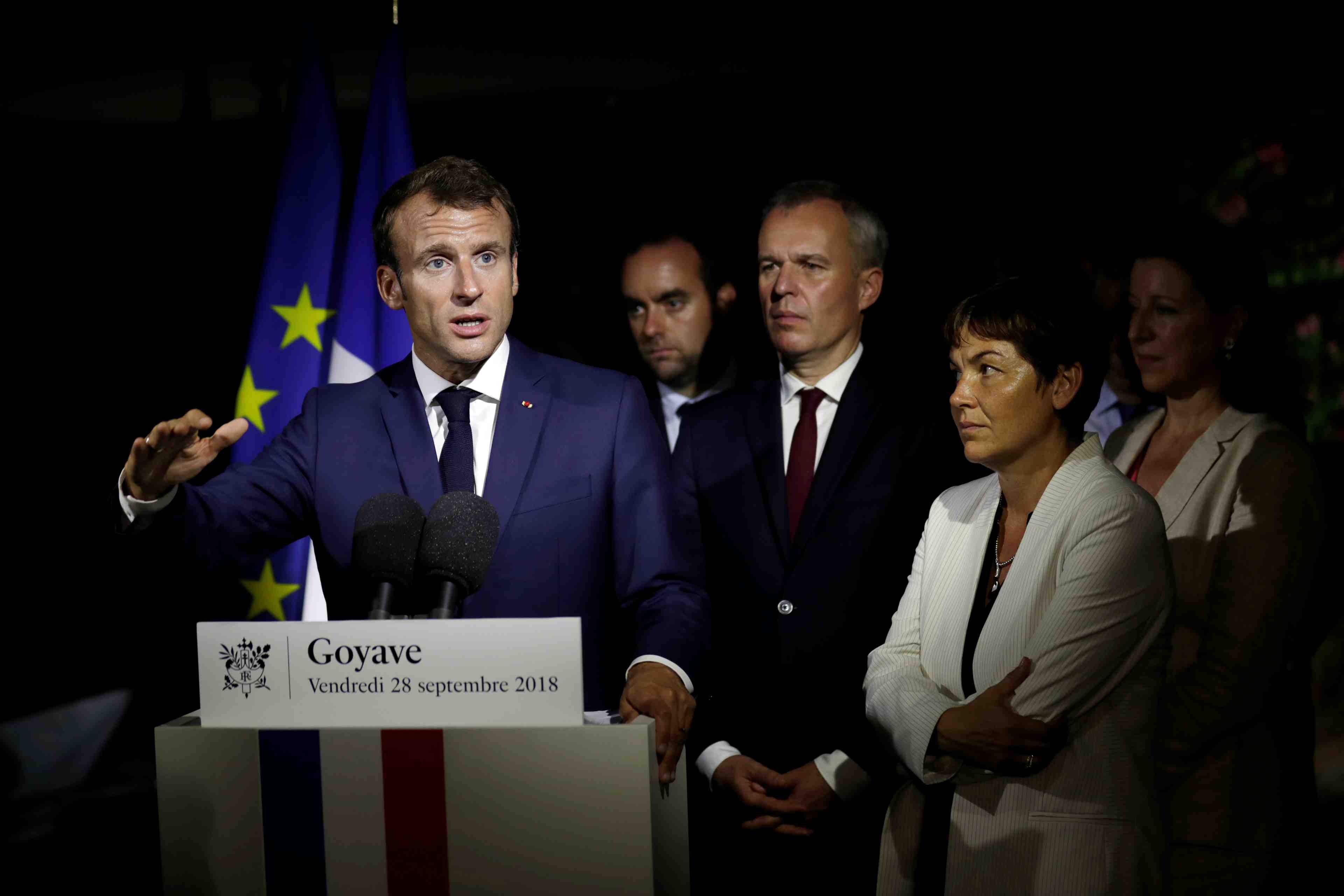 Antilles: macron confirme l'engagement de l'etat contre les sargasses