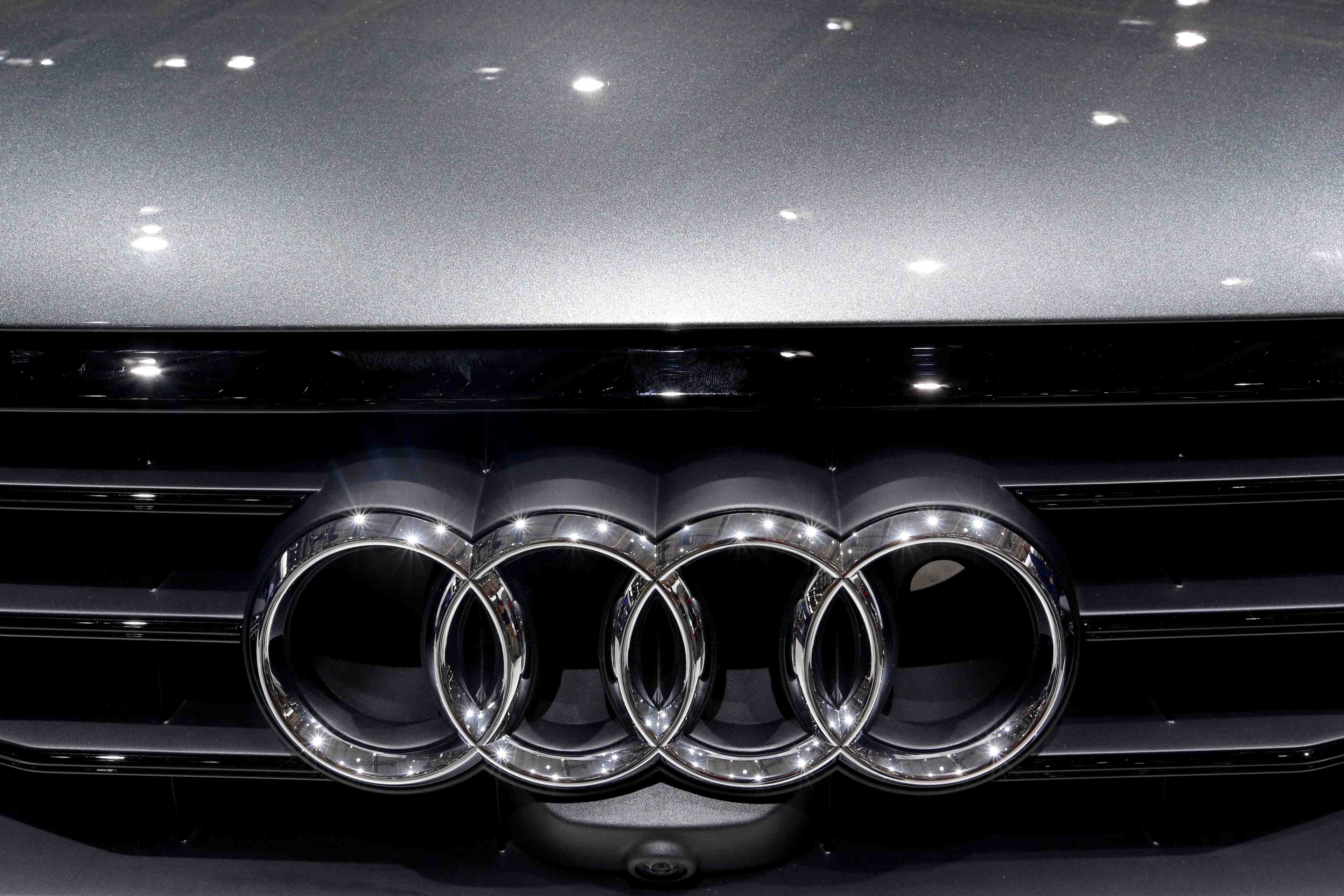 Audi prevoit 15 milliards d'euros d'economies et 14.000 suppressions de postes