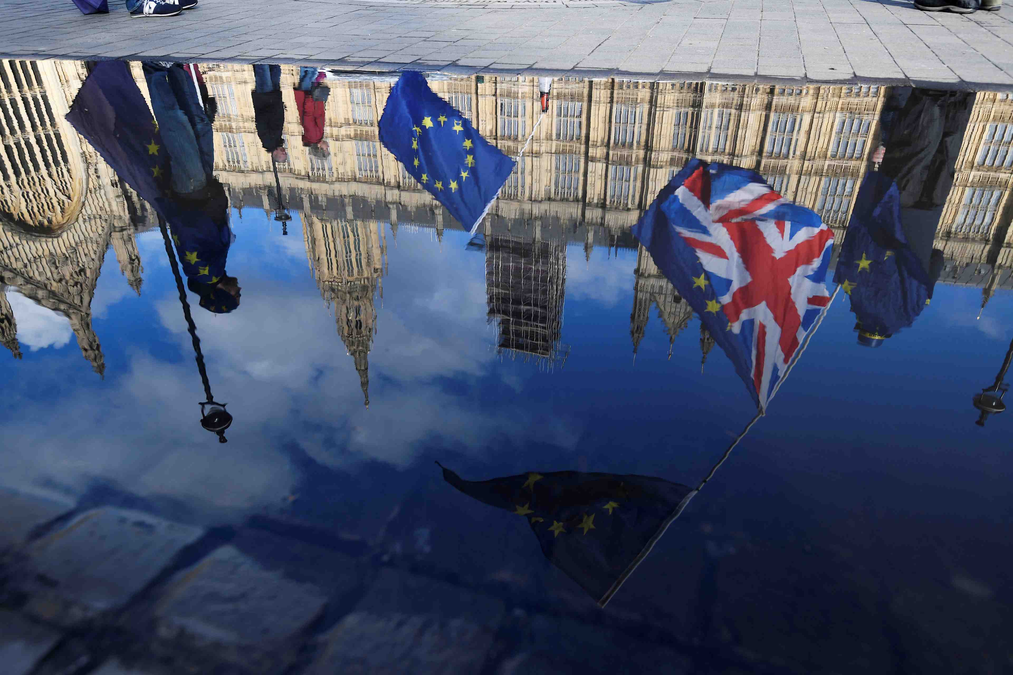 Des elus conservateurs demandent un report du vote sur le brexit