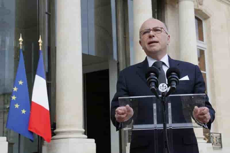 Bernard cazeneuve appelle "les anti-flics" a l'humanite