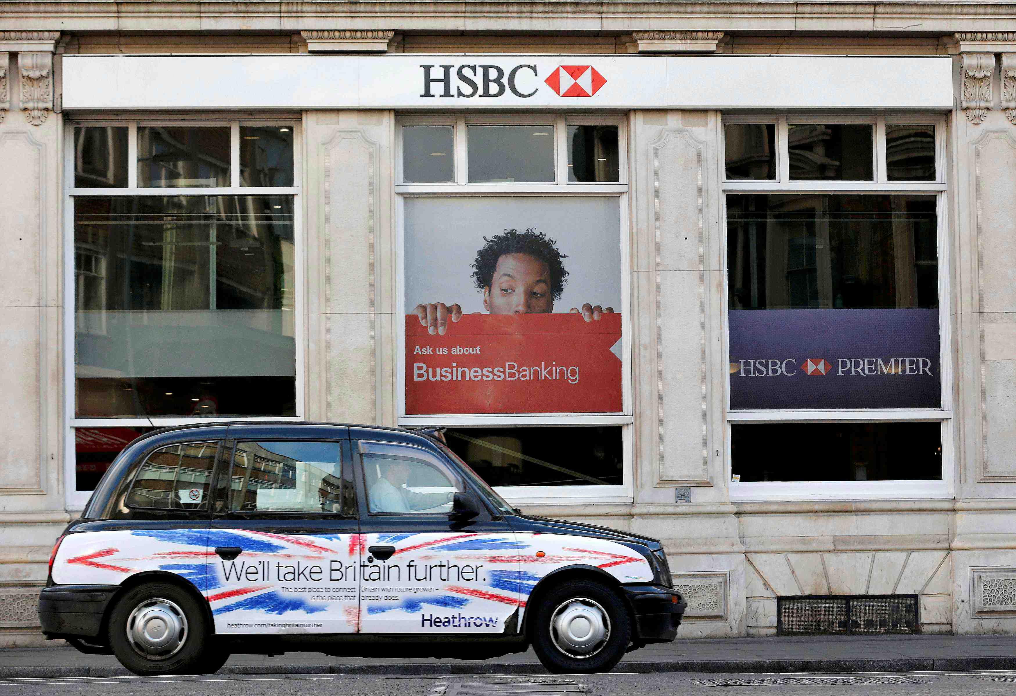 Hsbc nommerait president le dg de l'assureur aia