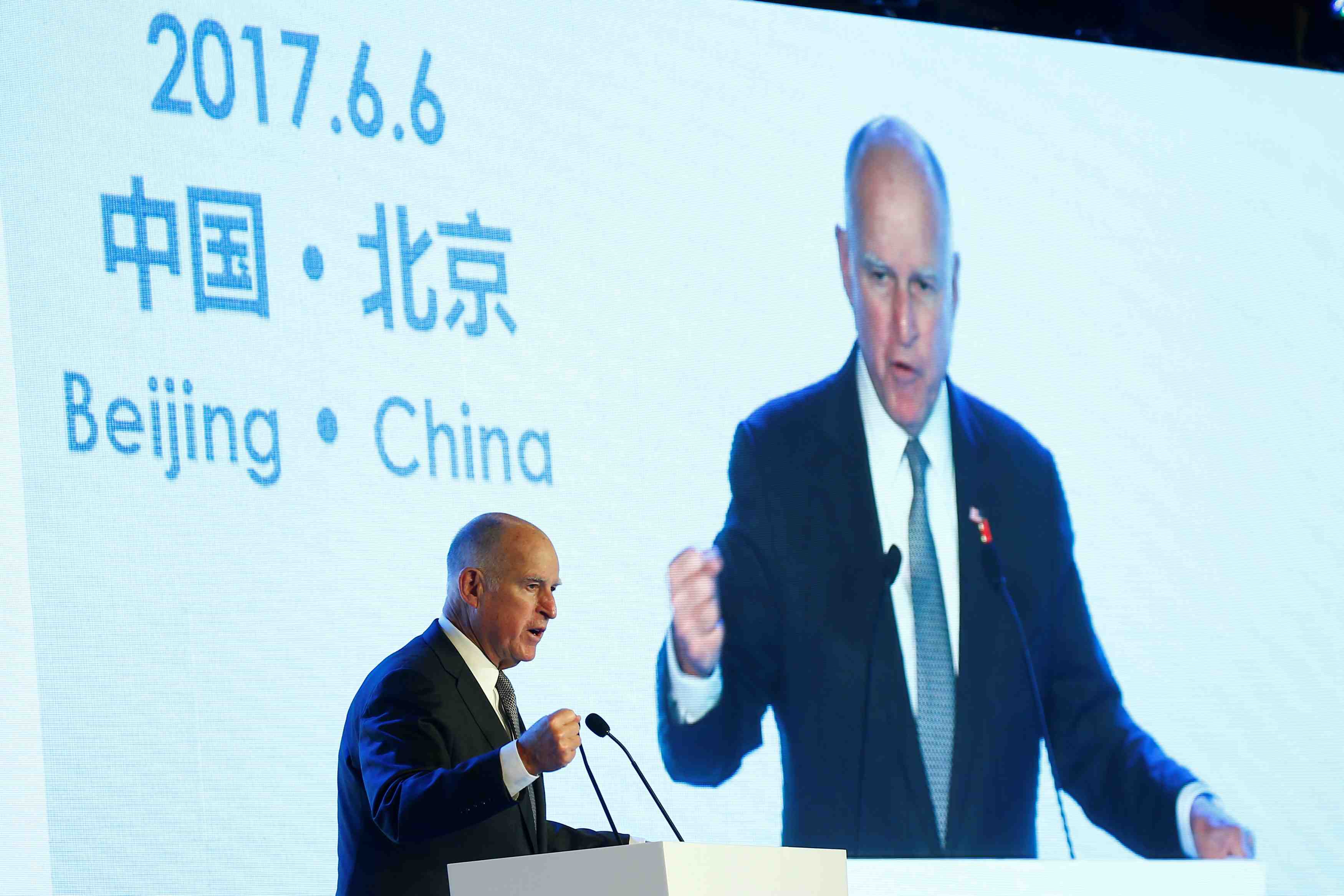 Le gouverneur de californie alarme sur le changement climatique