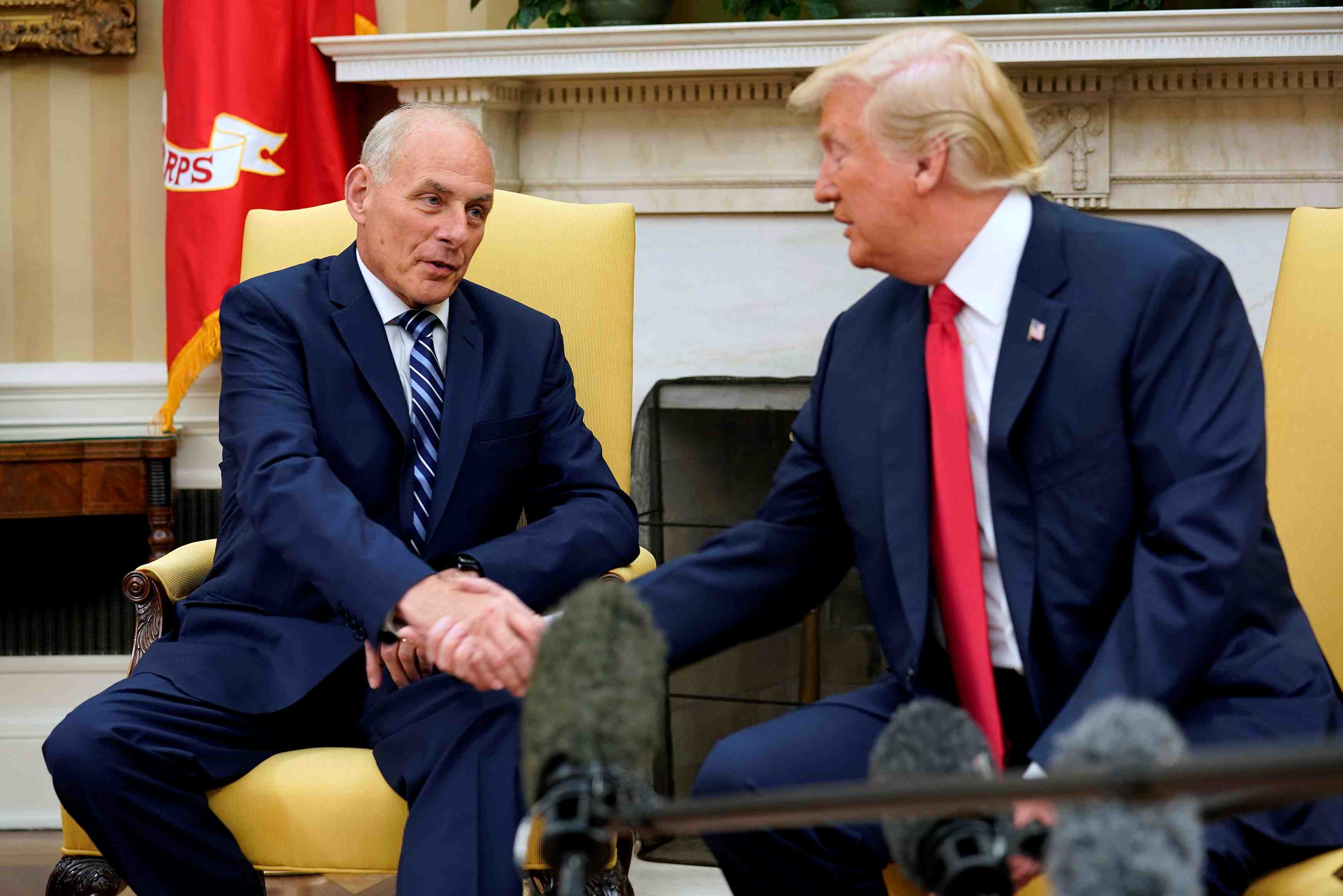 Trump encense le nouveau secretaire general de la maison blanche